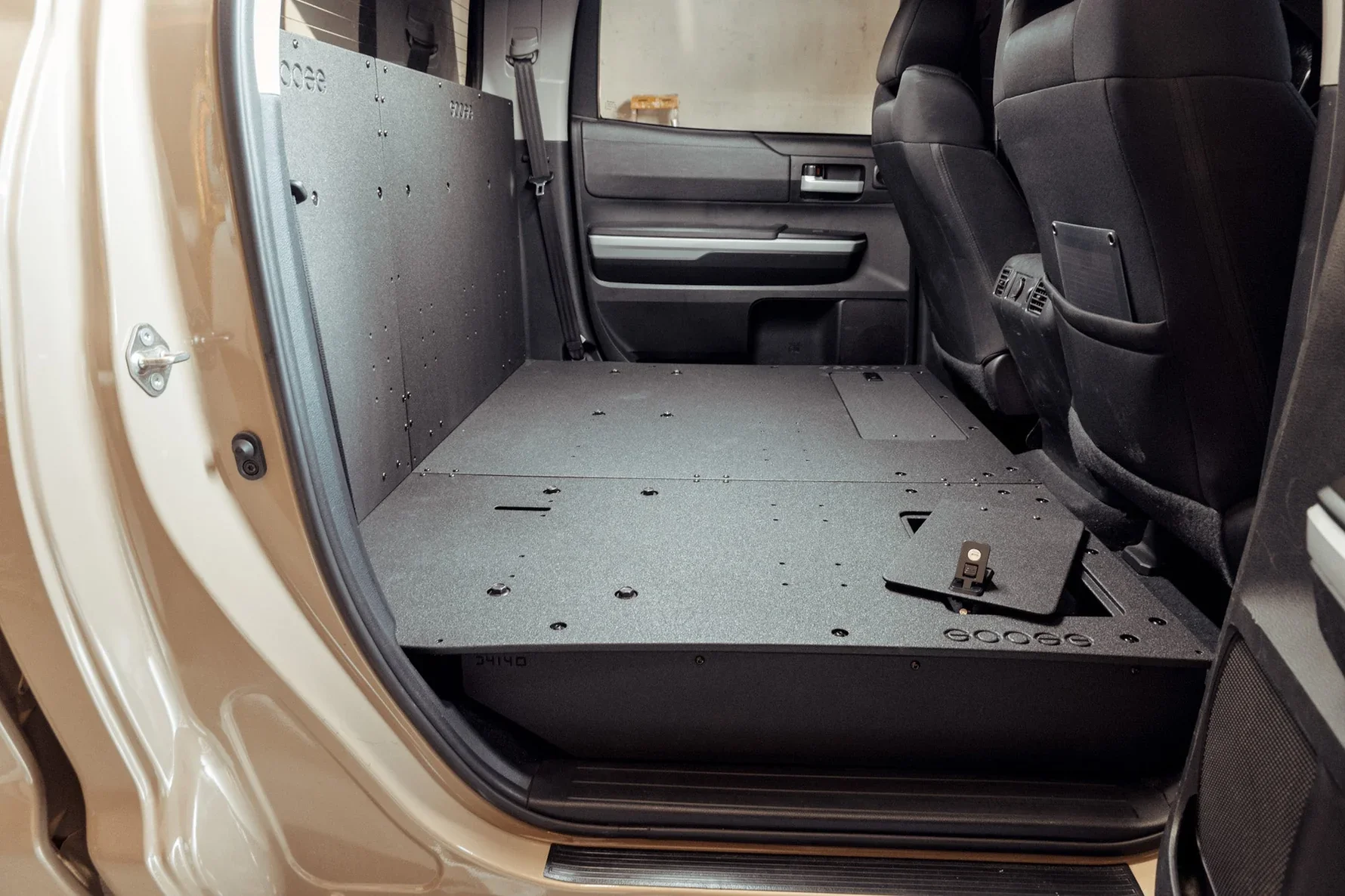 toyota-tundra-2014-2021-25-gen-crewmax-second-row-seat-delete-plate-system-410564.webp