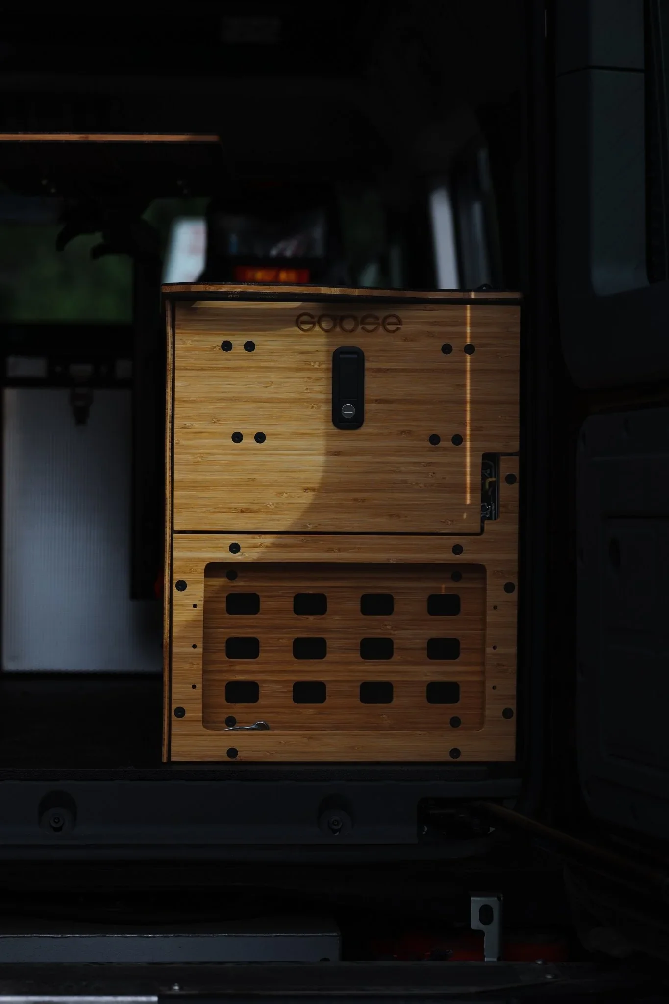 ineos-grenadier-2024-present-1st-gen-venture-series-roof-conversion-interior-rci-1191788.webp