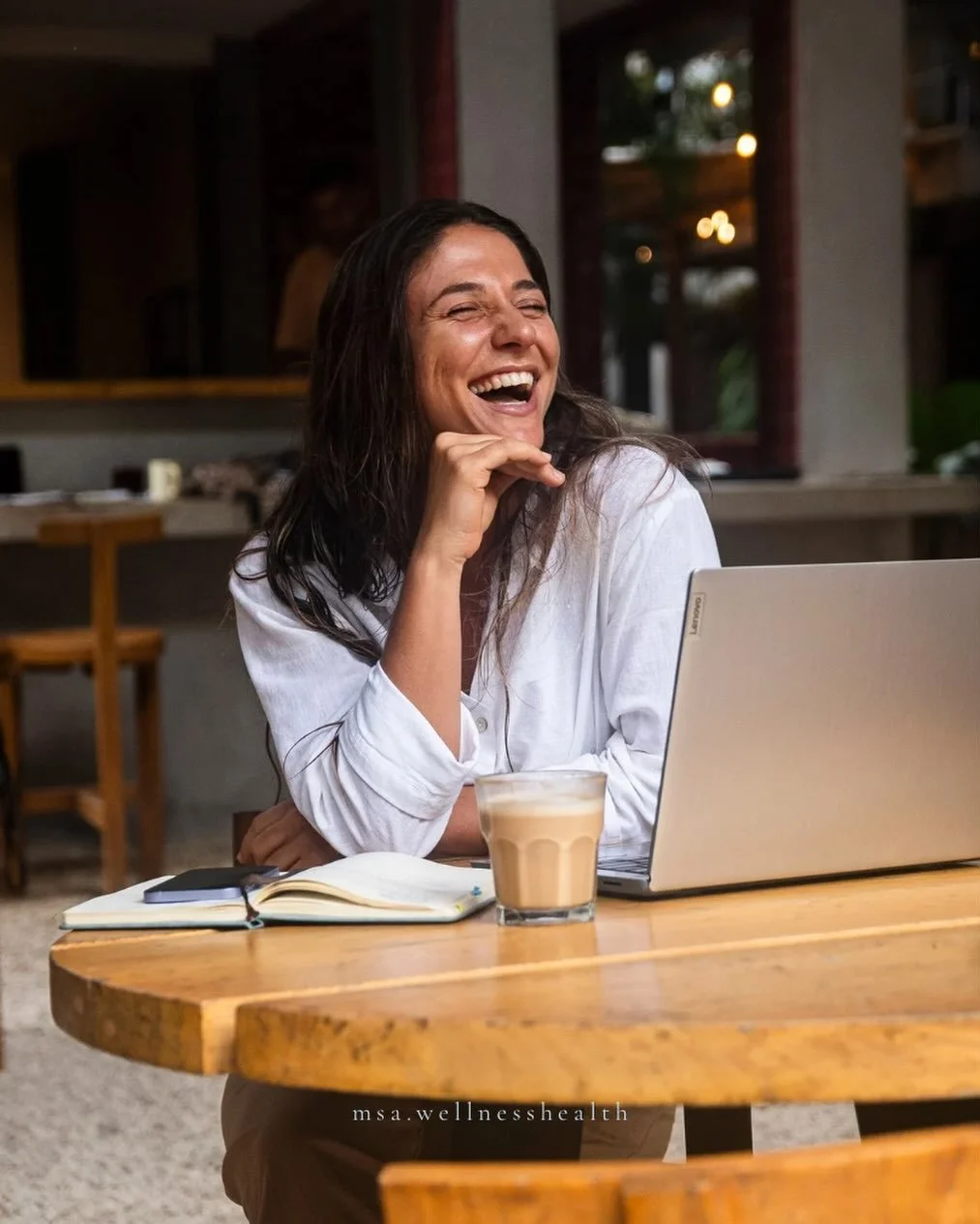 Cuando tu equipo se siente bien, se nota. ✨
En la energ&iacute;a, en la conexi&oacute;n y en los resultados.
El bienestar no es un beneficio extra, es parte de la cultura.

👉 Hablemos sobre c&oacute;mo llevar esto a tu organizaci&oacute;n.