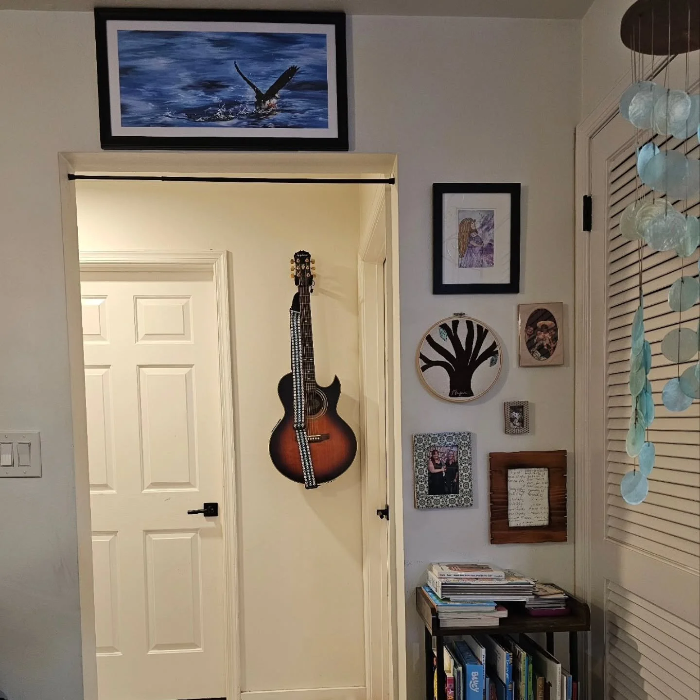 I spy a puffin print! 

If you ordered a print from me, I would LOVE to see it hung up in your space. It makes me so happy😭❤️

Also, apologies for how quiet I have been this week. I've been really focused on my current canvas and planning others. I 