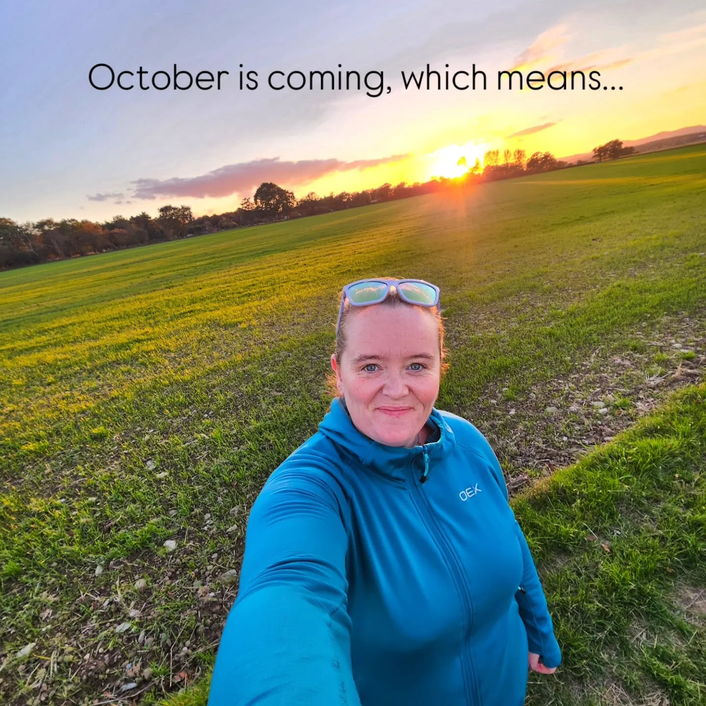 Autumn is here! It's October tomorrow...and that means sunsets and sunrises that we dream of all year! 🍂❤️

What's your favourite? Sunrise or sunset?!