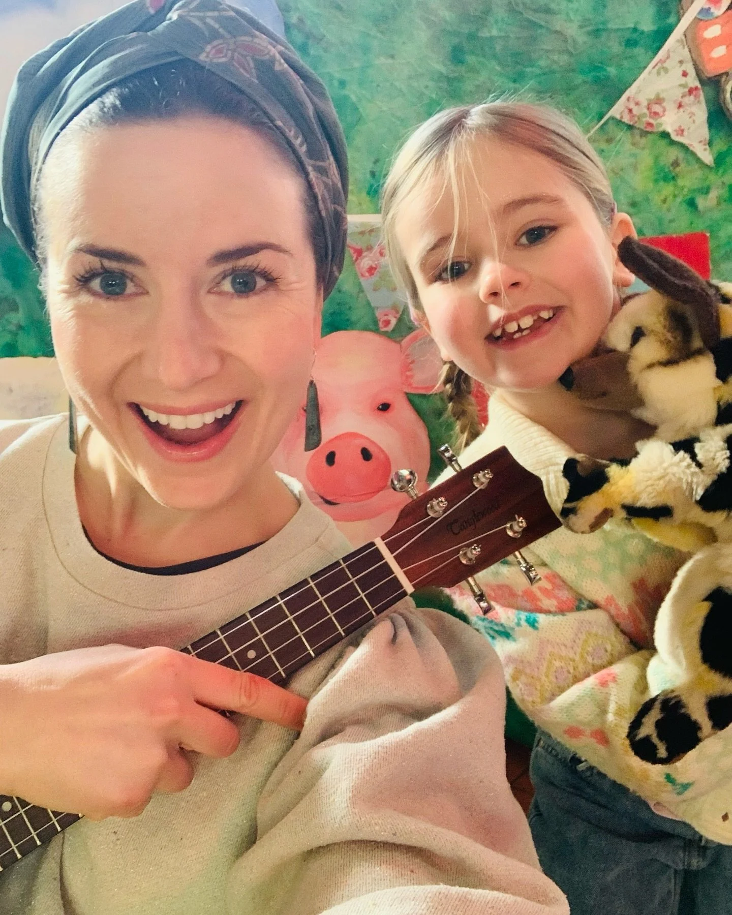 Happy Easter Holidays! 🌸🐣 Our Monday and Friday classes are carrying on throughout the holidays and older sibs are always very welcome (I&rsquo;ll have one or both of my kids with me for the next couple of weeks!) 

Our EASTER SINGALONGS at @onegar