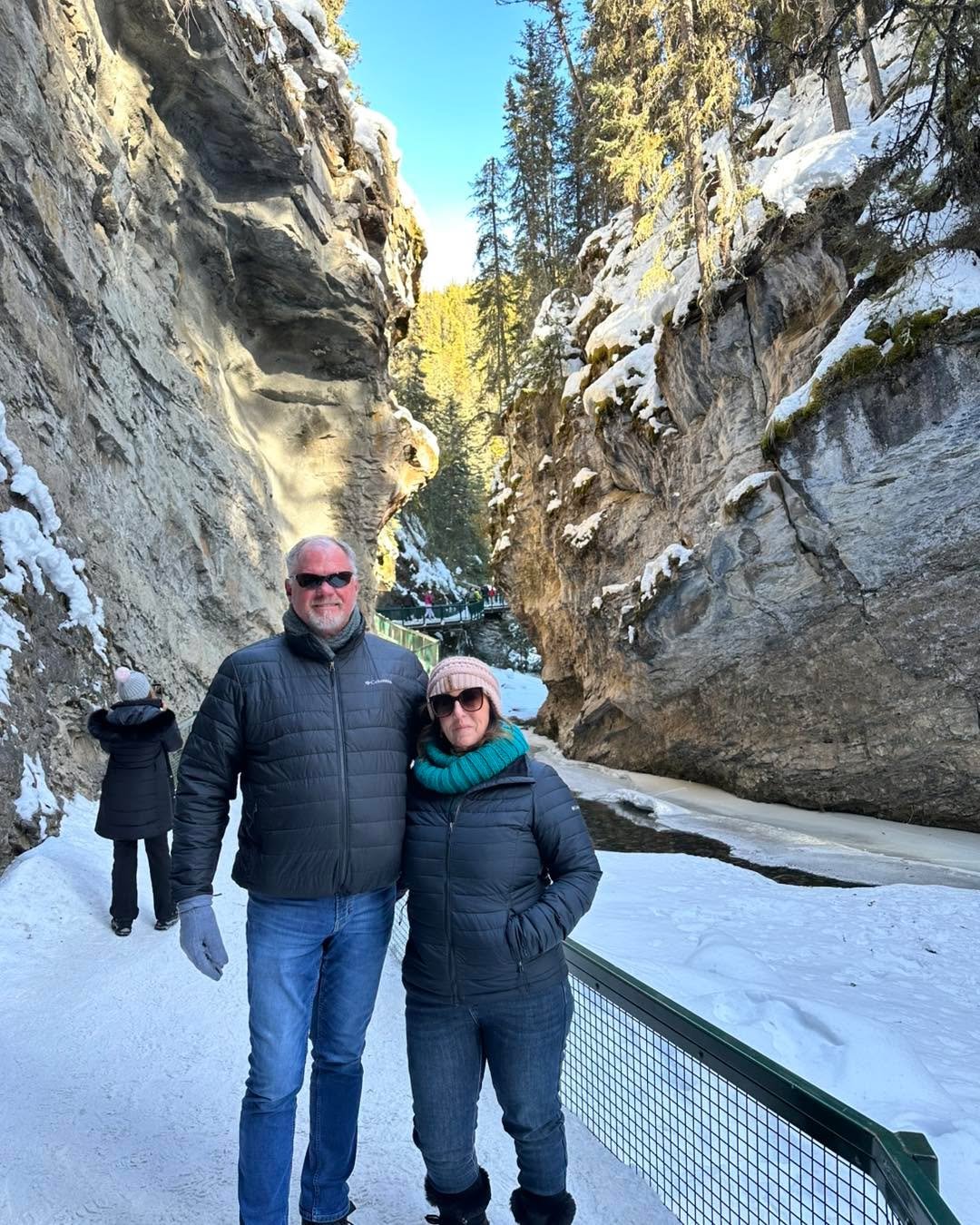 It&rsquo;s been HOT lately&hellip; and I can&rsquo;t stop thinking about this trip to Banff ❄️

There&rsquo;s just something about being surrounded by snow, mountains, and total stillness that hits different.
Slower mornings, deeper breaths, and the 