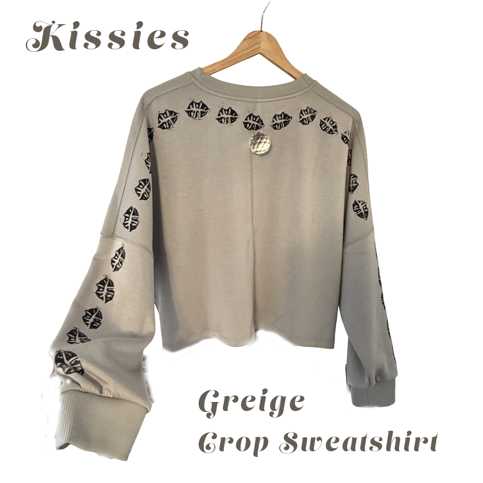 Kissies.Greige.Crop.Hanging.png