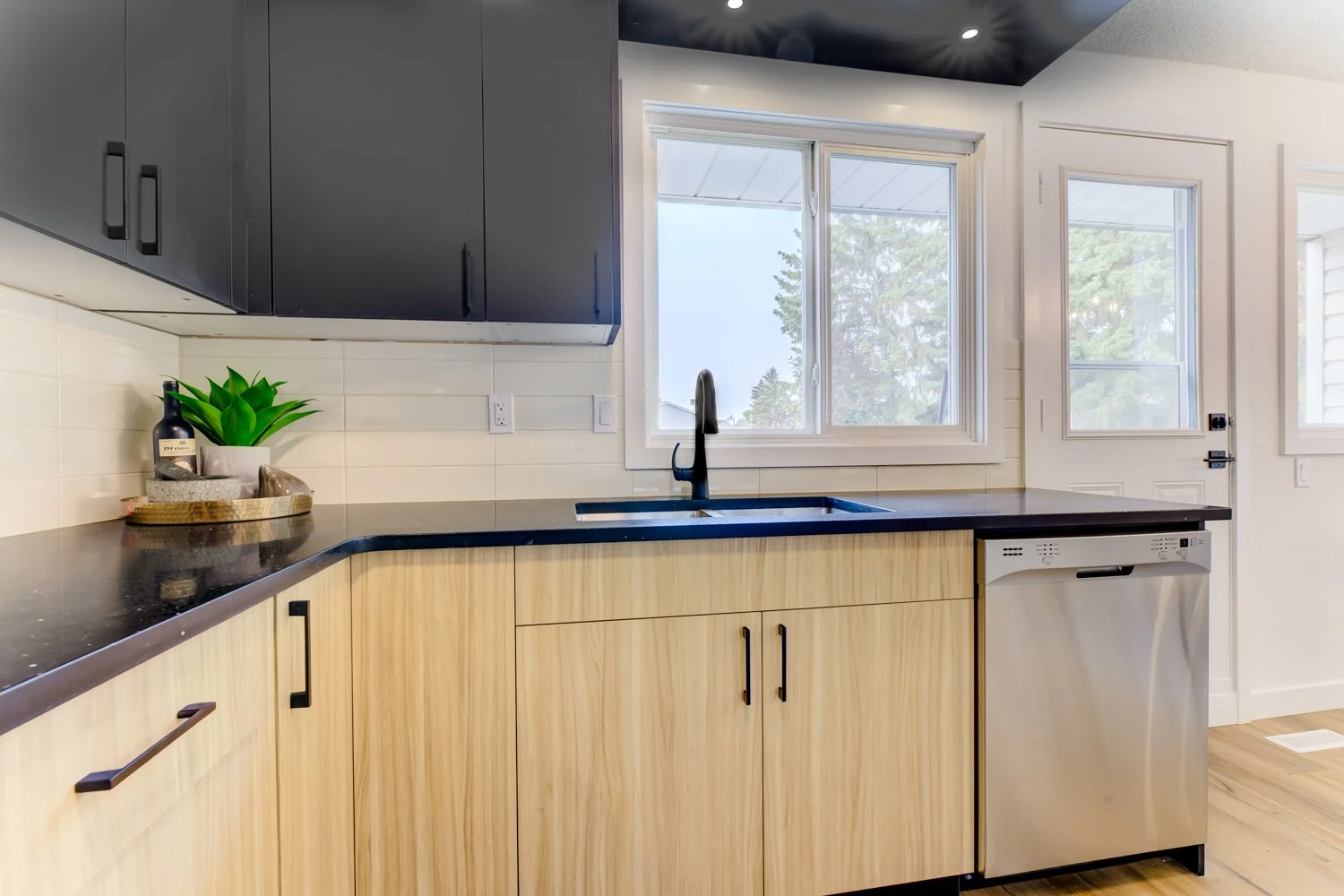 11936 145 Ave-17.jpg