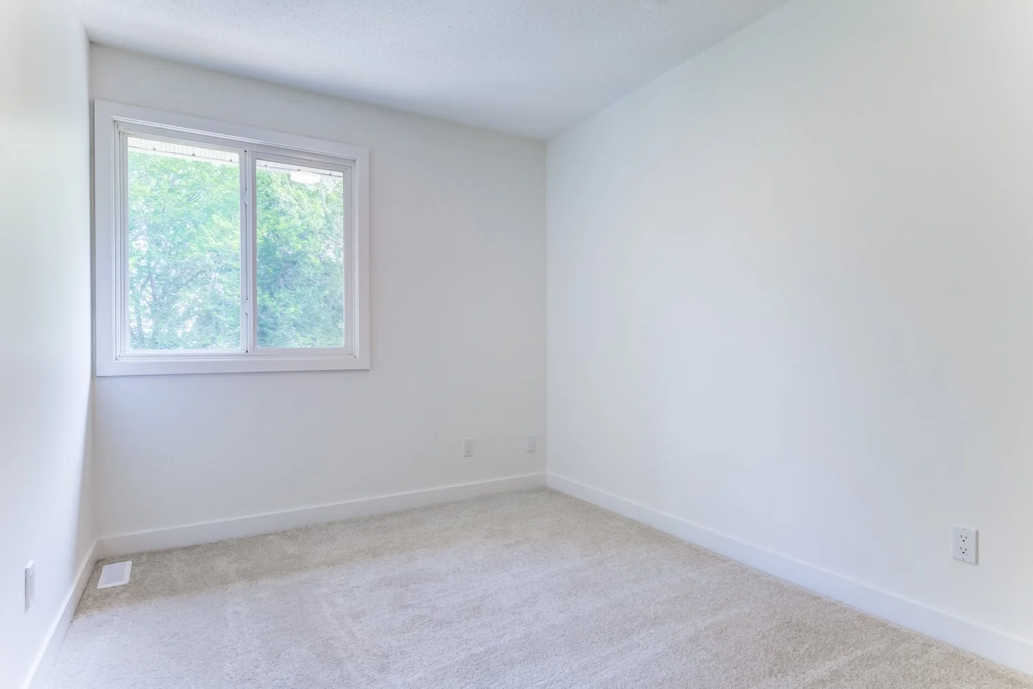 11936 145 Ave-34.jpg