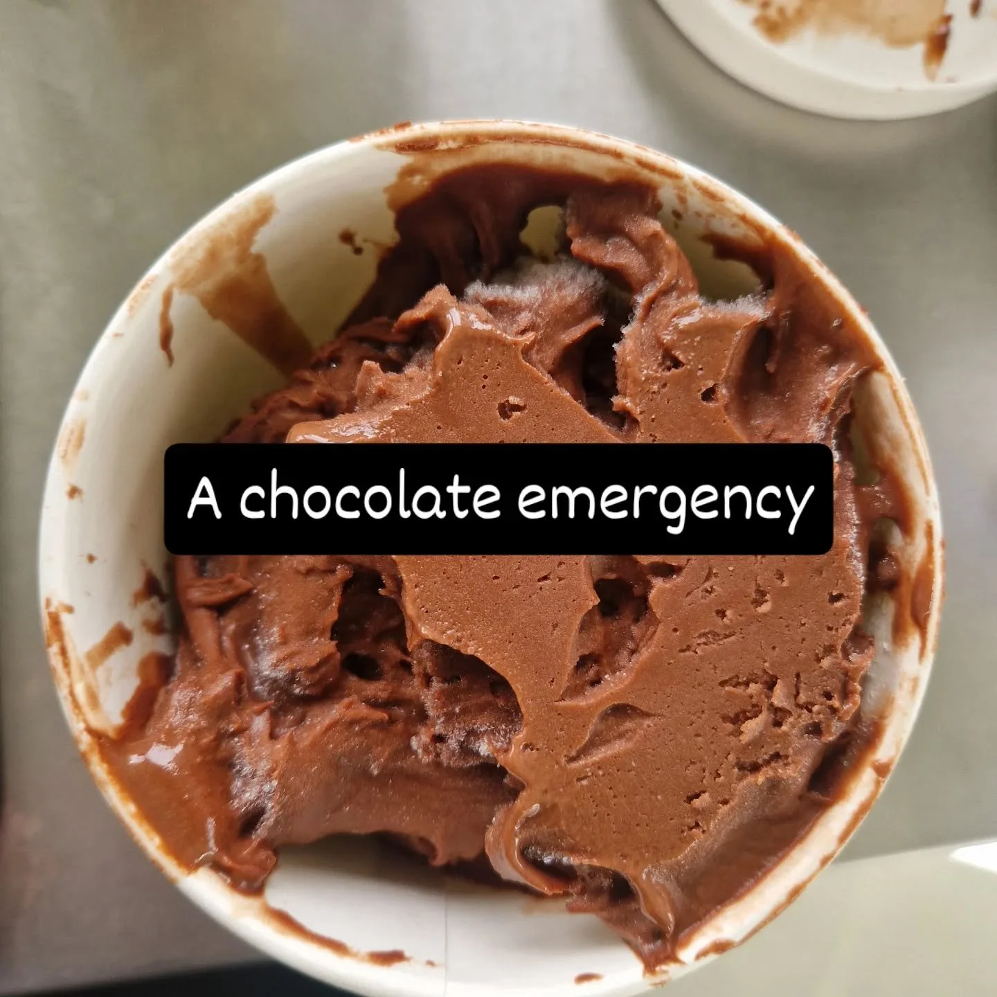 Breaking into the large chocolate pots.

We had a good run last weekend. No suprise. Easter.

Until I churn milk chocolate again.

#soldout #milkchocolate #dairyfree #cocoabutter #kingstongelato