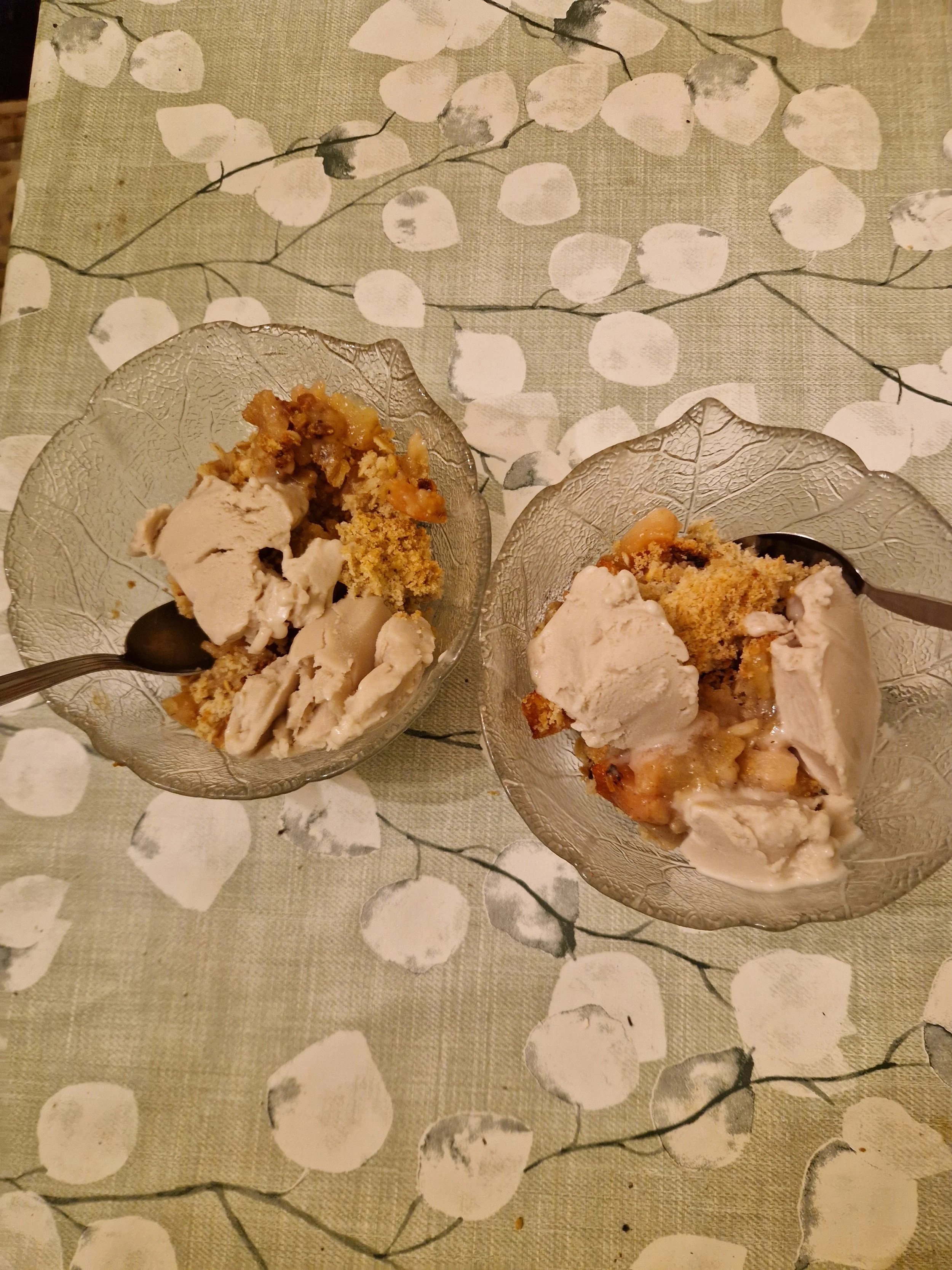 Vegan almond gelato on apple crumble