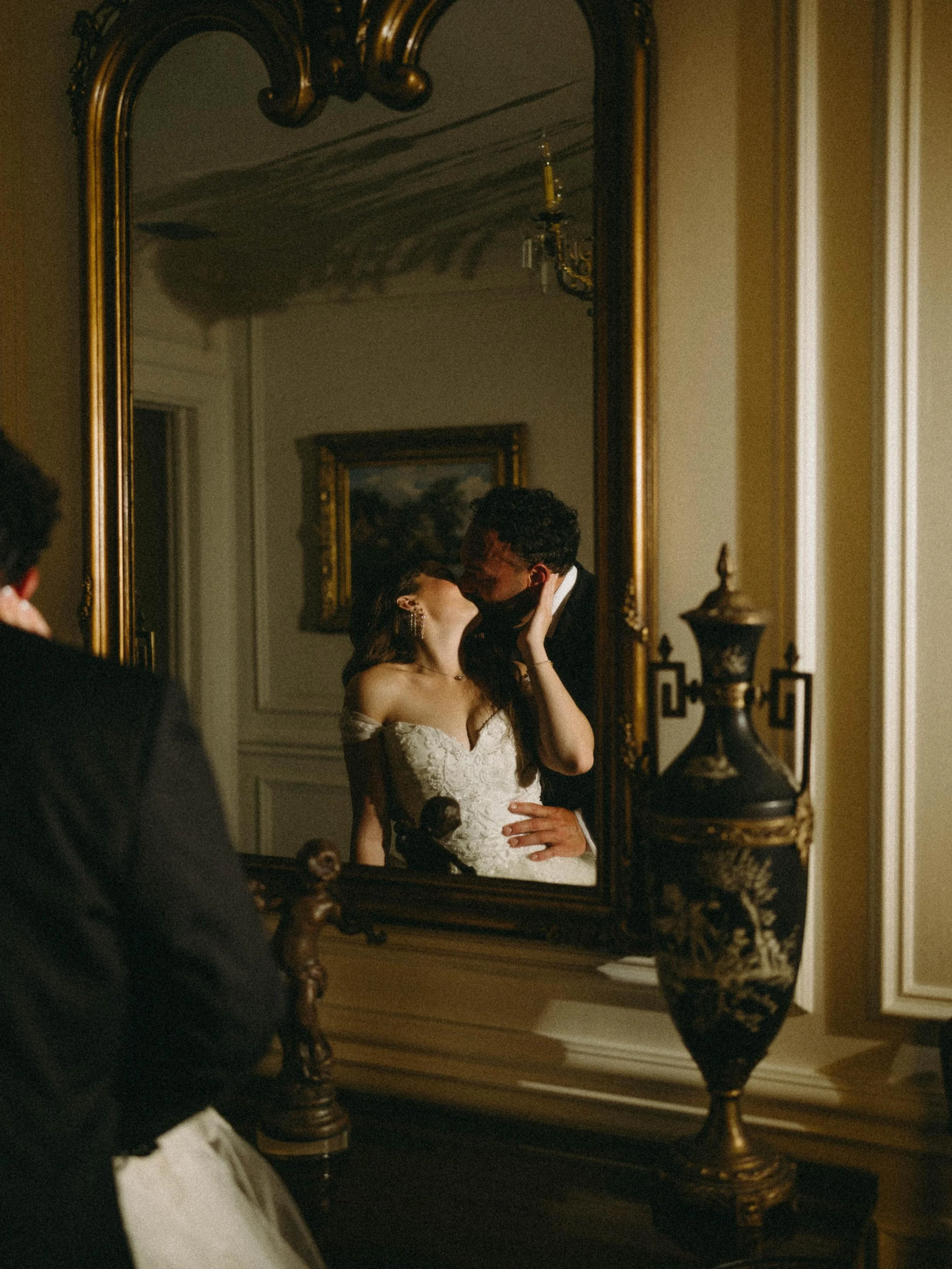 Ellie + Jay ❤️&zwj;🔥

Venue: @theparksavoy 
Photographer: @giannavphotographyllc 
Videographer: @kevindizonstudios 
Music Entertainment: @poshdjs 
Florals &amp; Stationery: made by the bride 🪷
Makeup &amp; Hair: @oremakeup 
Wedding Dress: Abby&rsqu