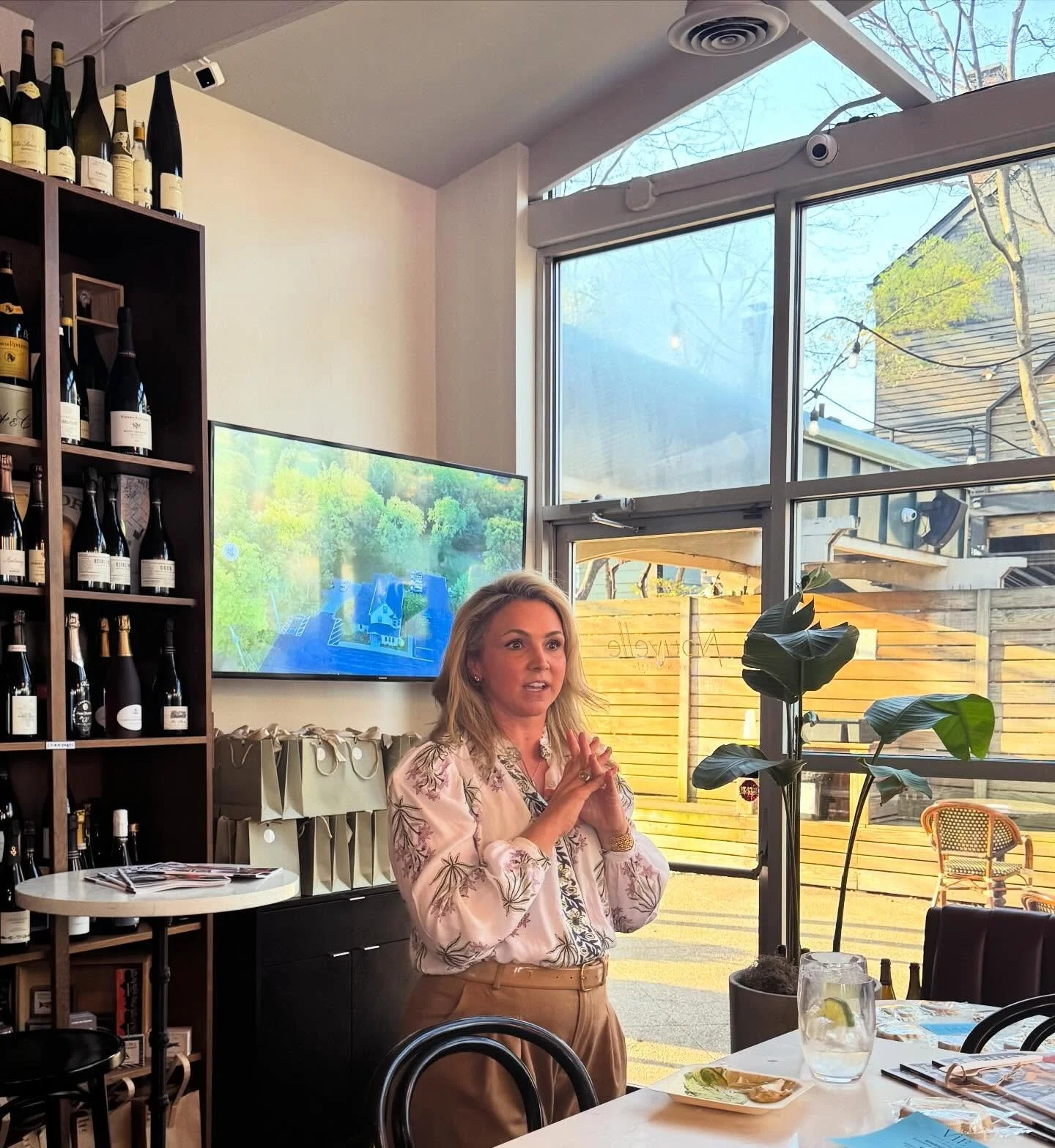 Still smiling after such a special night!

Thank you to everyone who came out to celebrate the Vie Lavelle Smile Design launch party @nouvellewine. It meant so much to be surrounded by friends, family, and such an incredible community of supportive w