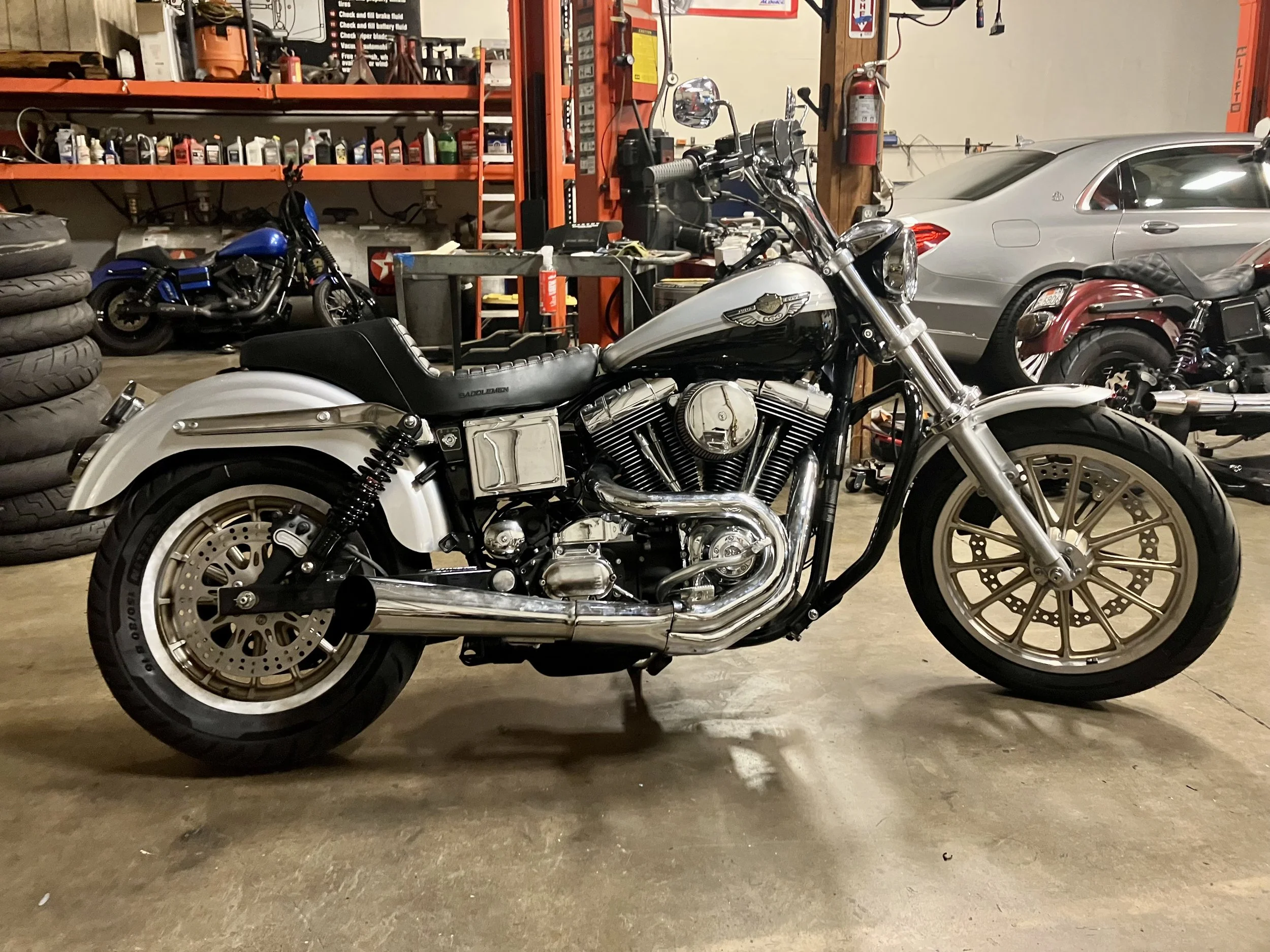 JAMES CUSTOM HARLEY GREY AND CREME BLACK.jpg