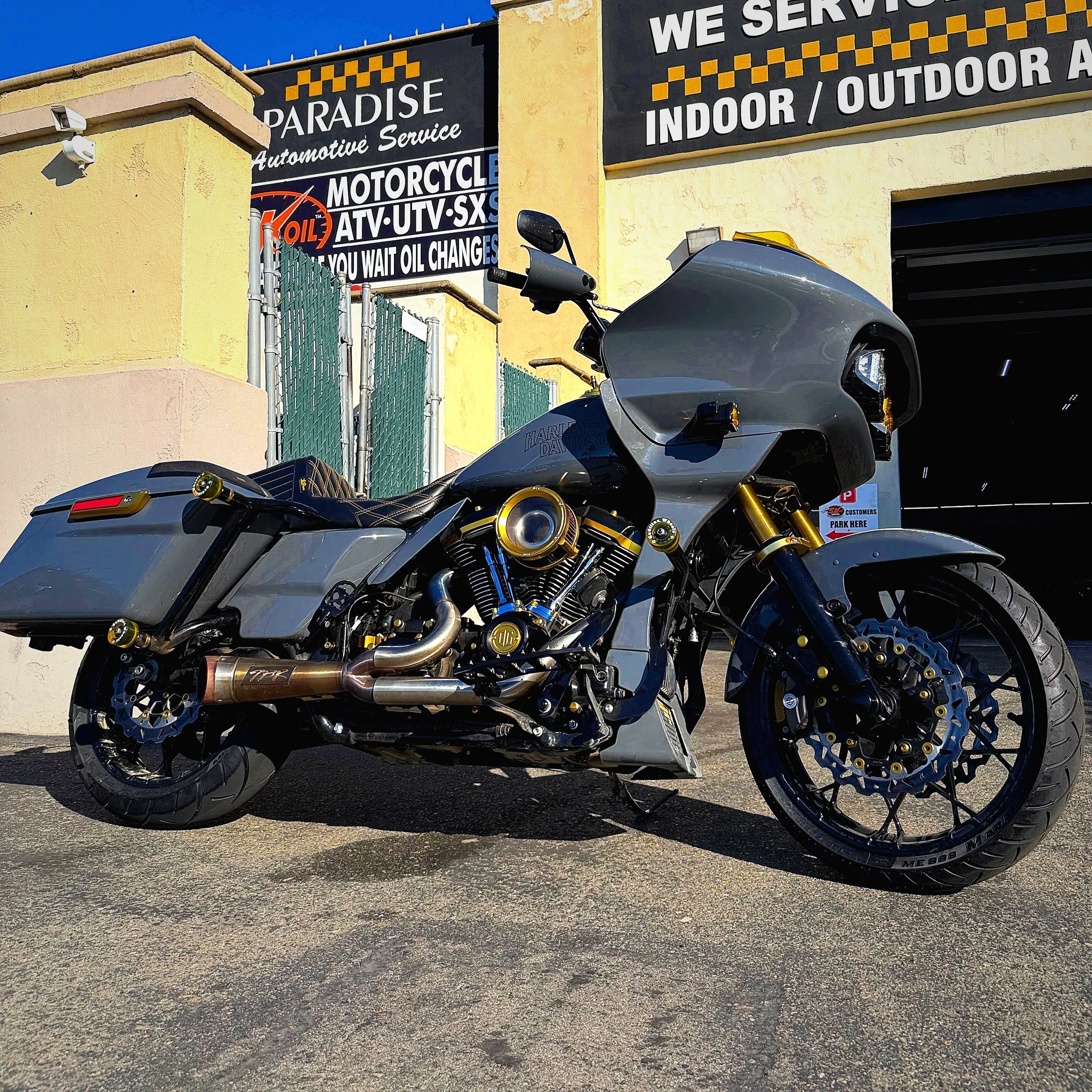 Custom Harley Davidson Road Glide ST