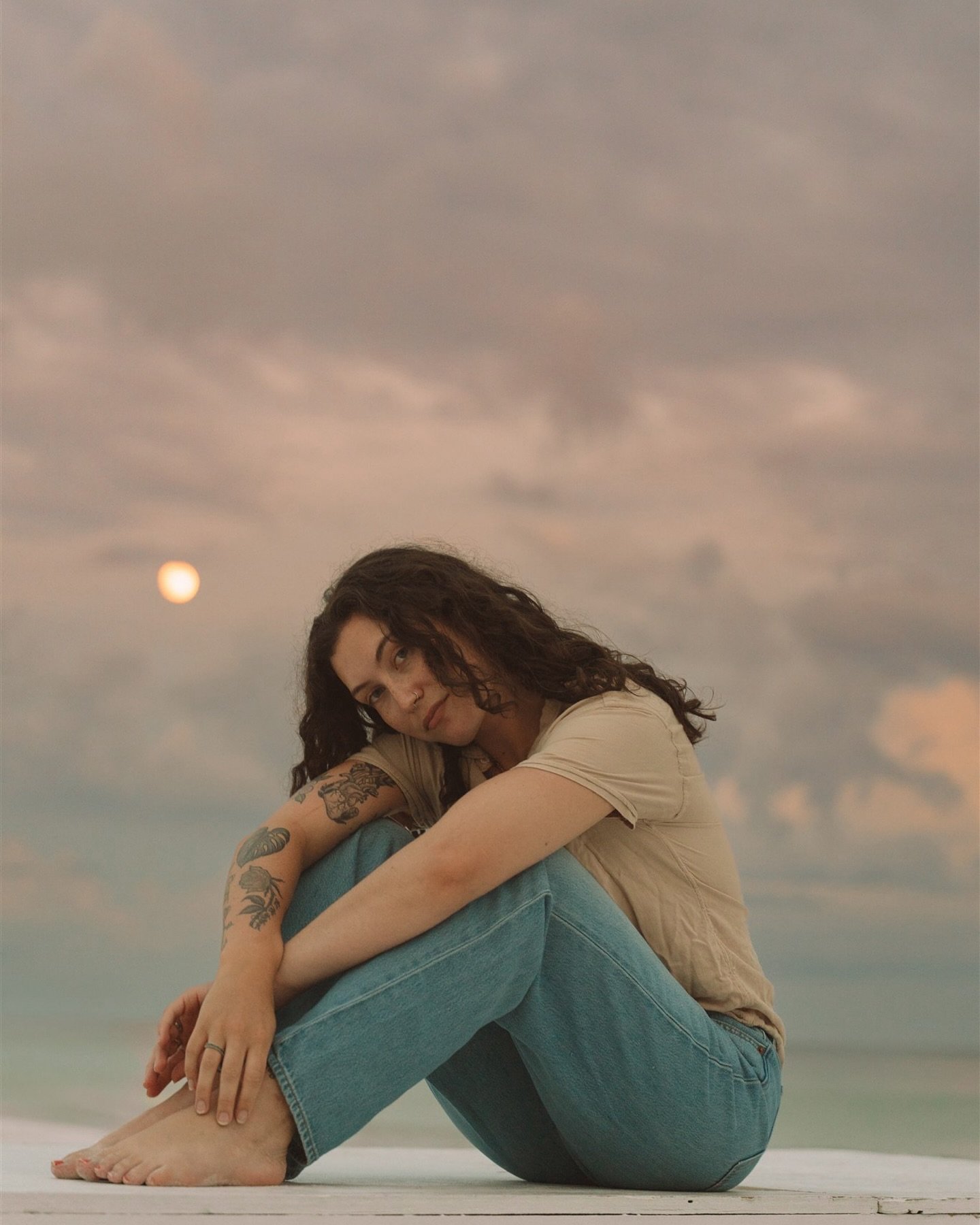 Portraits from a dream 😭🌅

&bull;
&bull;
&bull;

PortraitPhotography
#LifestylePortraits
#NaturalLightPortraits
#OutdoorPortraits
#CandidPortraits
#MoodyPortraits
#GoldenHourPortraits
#StudioPortraits
#EditorialPortraits
#FineArtPortraits
#CouplesP