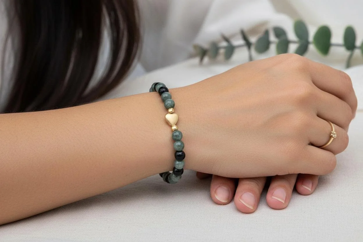 Bracelet en jadéite verte, onyx noir, or 14K & cœur en hématite doré