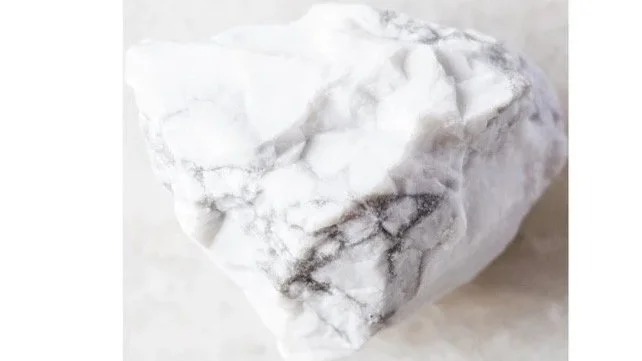 Consulte notre Guide d'intentions avec la pierre Howlite