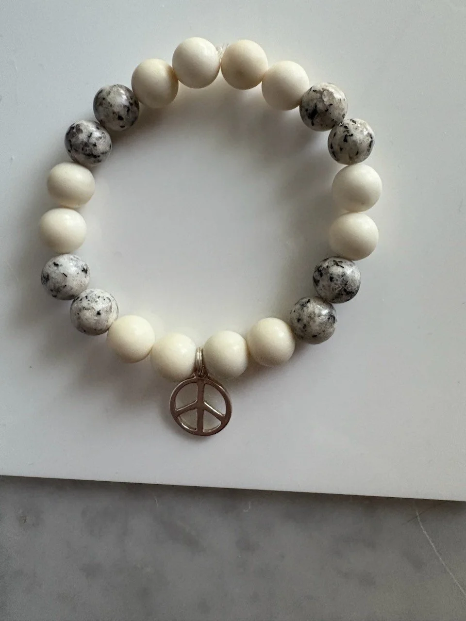 Agate tacheté beige peace.jpg