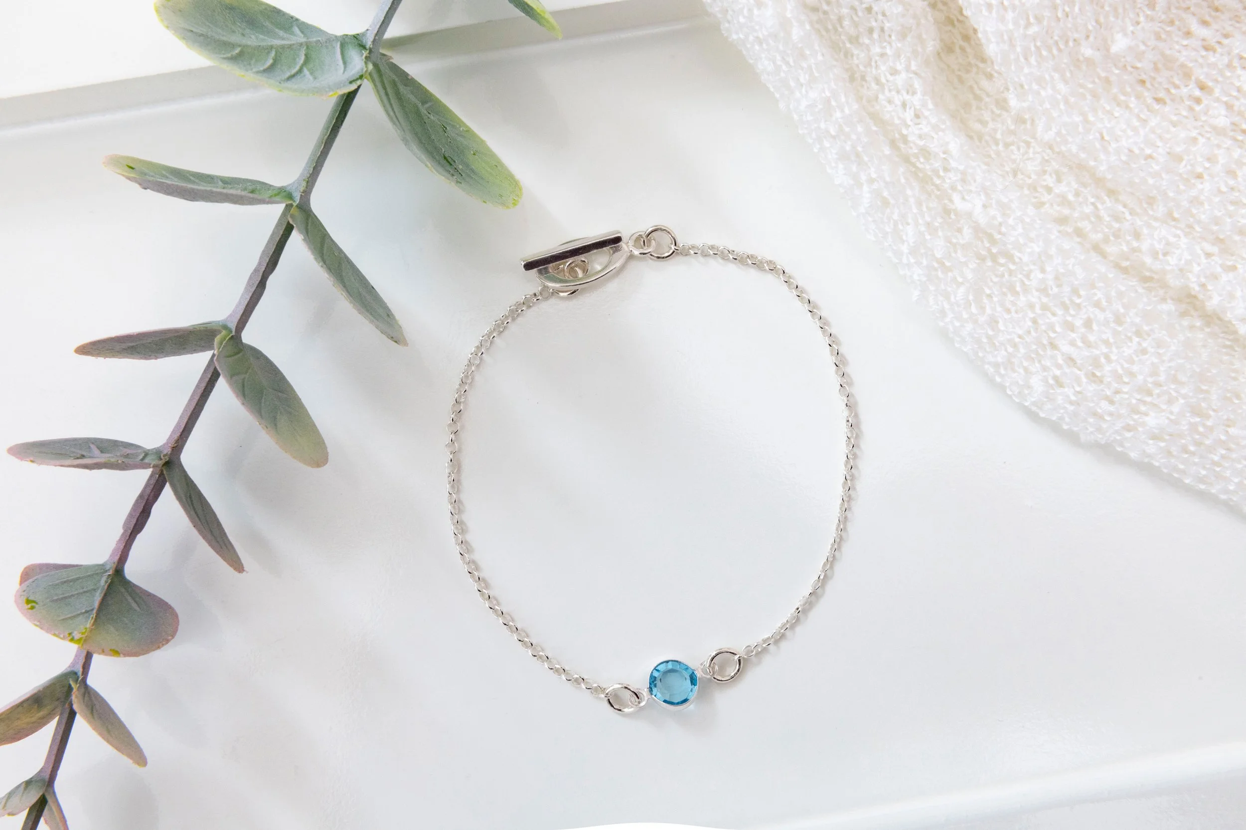 Bracelet en argent sterling avec aigue-marine et fermoir toggle ovale