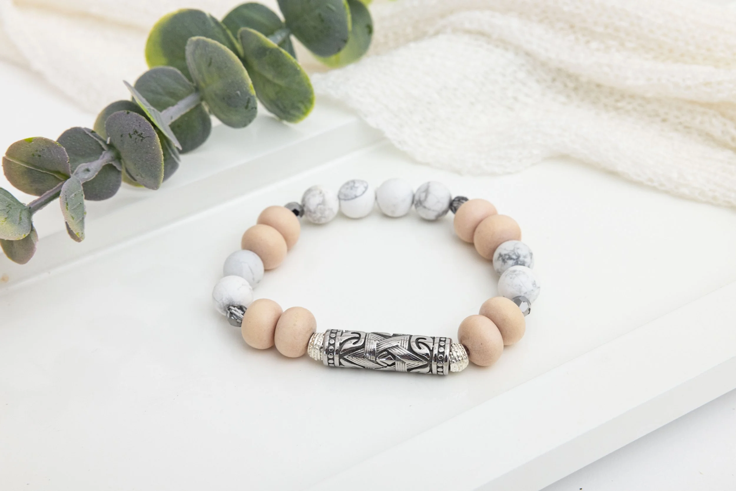 Howlite matte-fond avec châle_10A2791.jpg