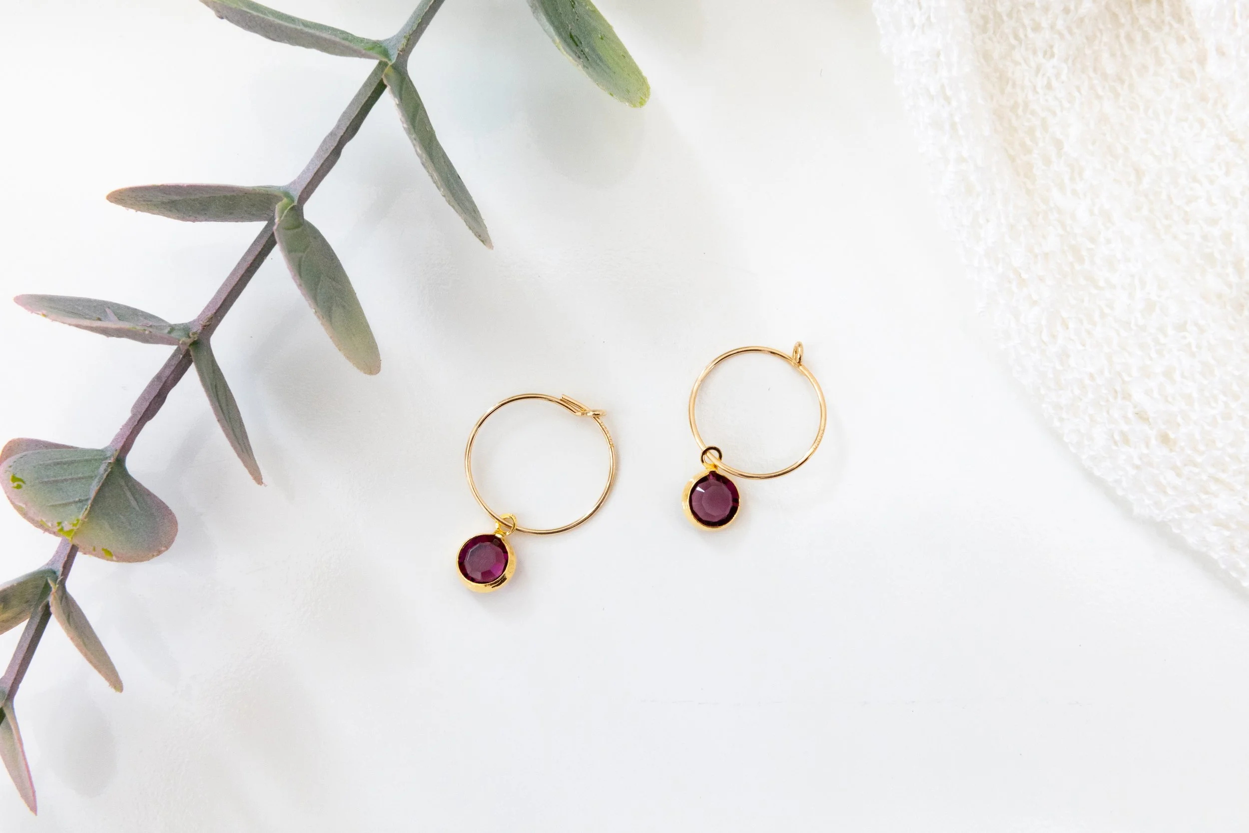Boucles d’oreilles créoles en or 14K avec améthyste