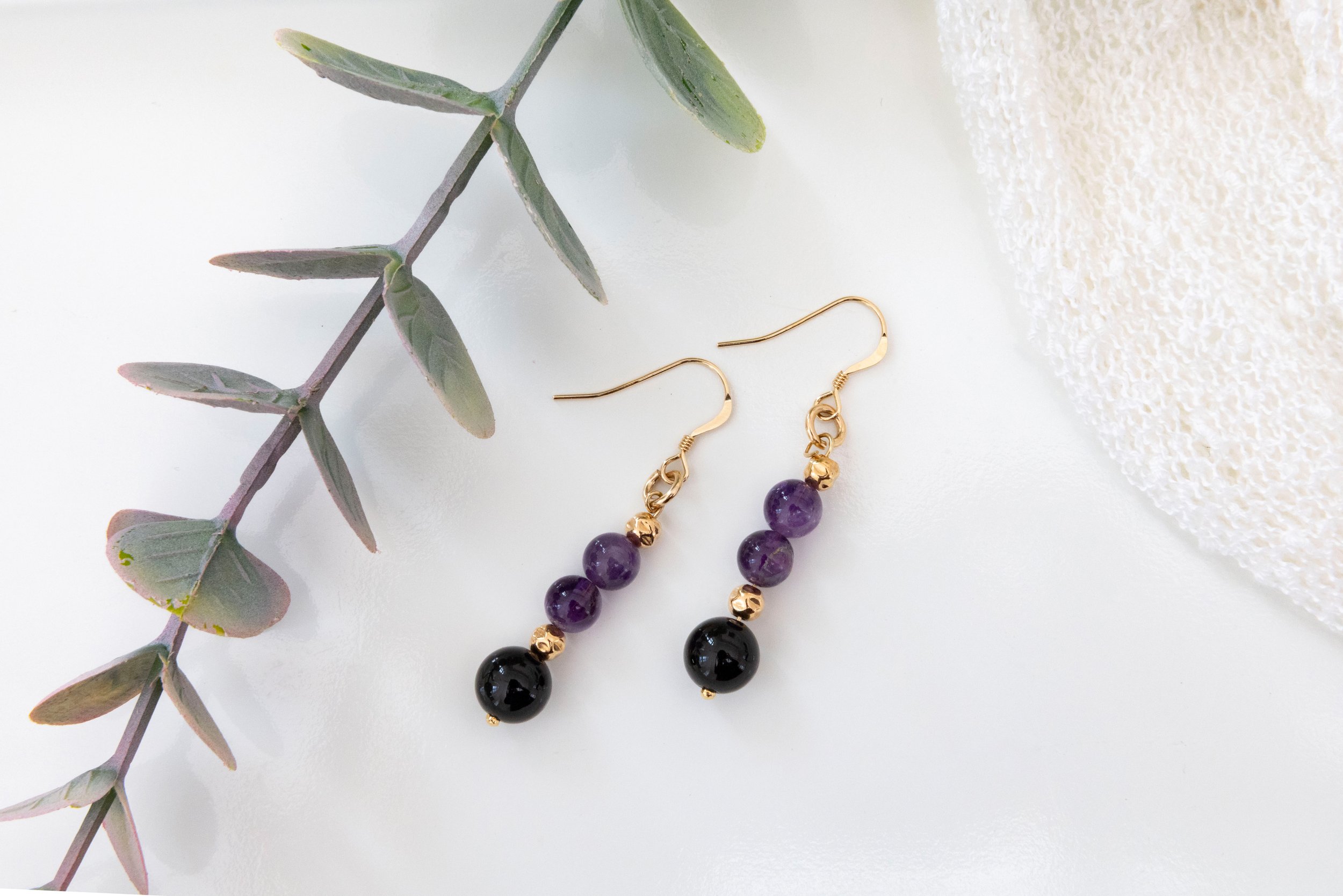 Boucles d’Oreilles Améthyste & Onyx – Or 14K