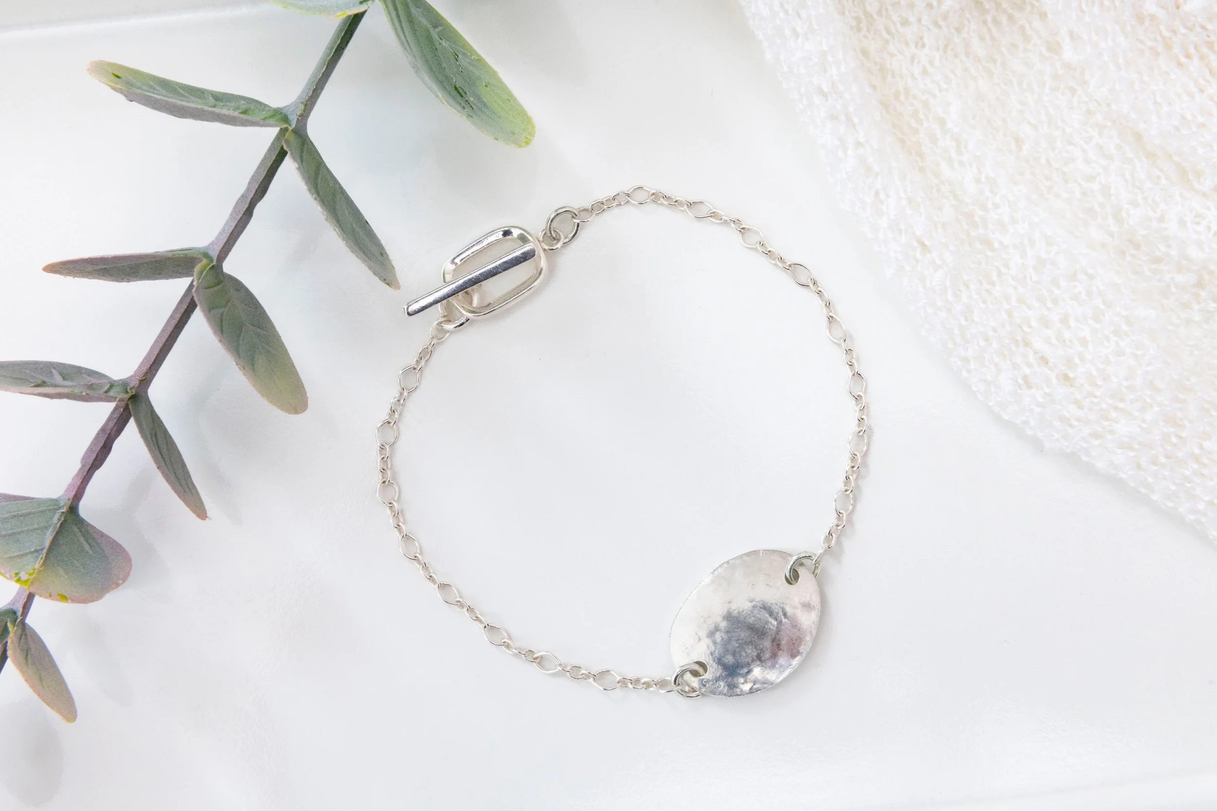 Bracelet en argent sterling avec connecteur ovale martelé