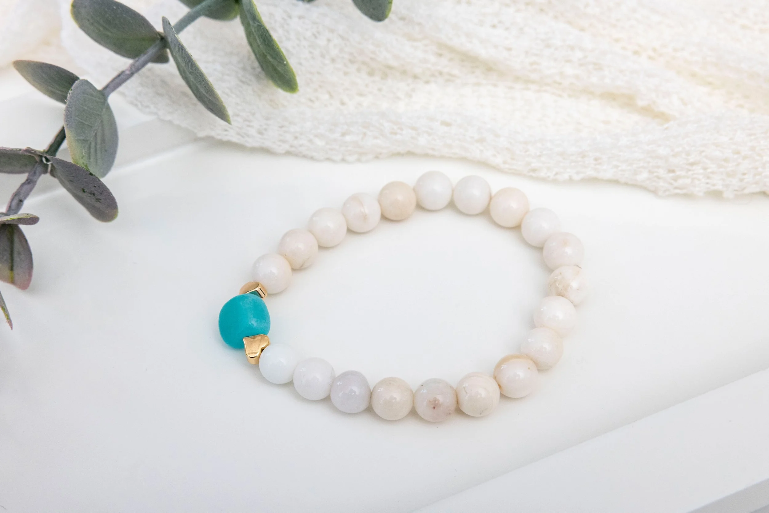 Bracelet Perles d’Eau Douce, Cœurs Dorés & Amazonite