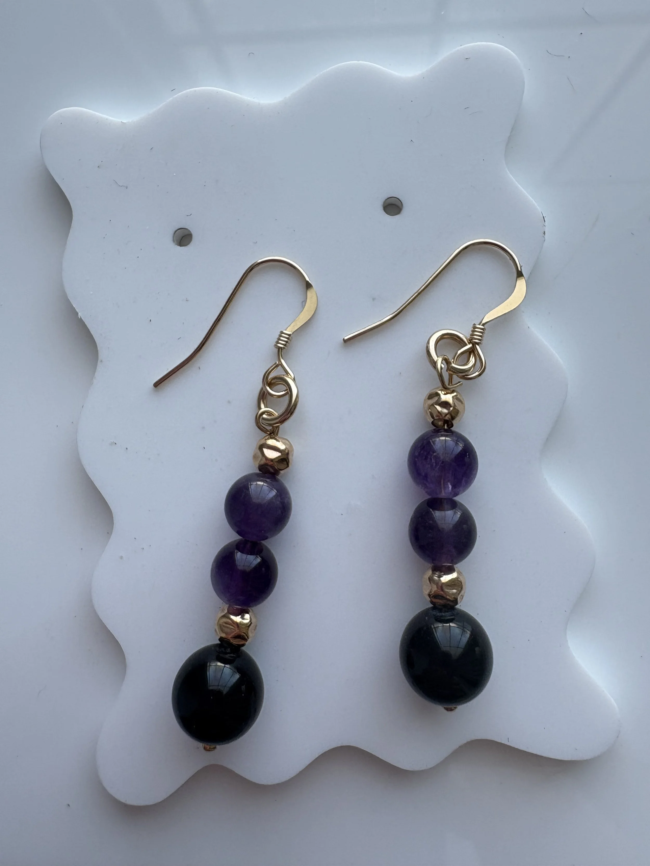 Boucles d’Oreilles Améthyste & Onyx – Or 14K