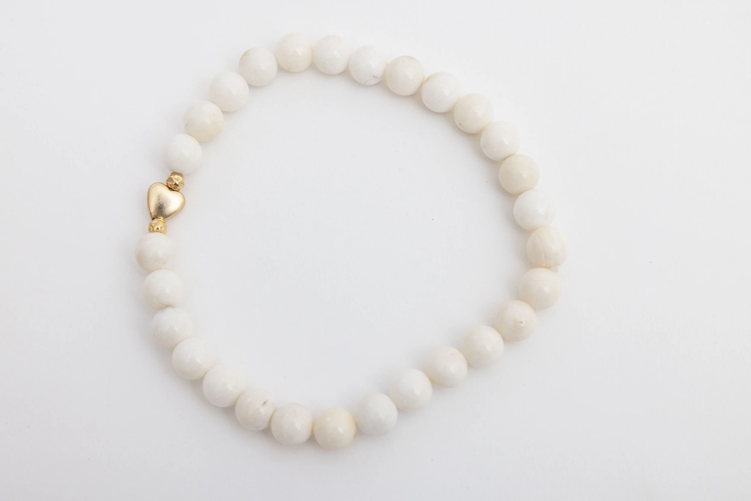 Ivory Pearl with hematite heart-fond blanc_10A4188.jpg
