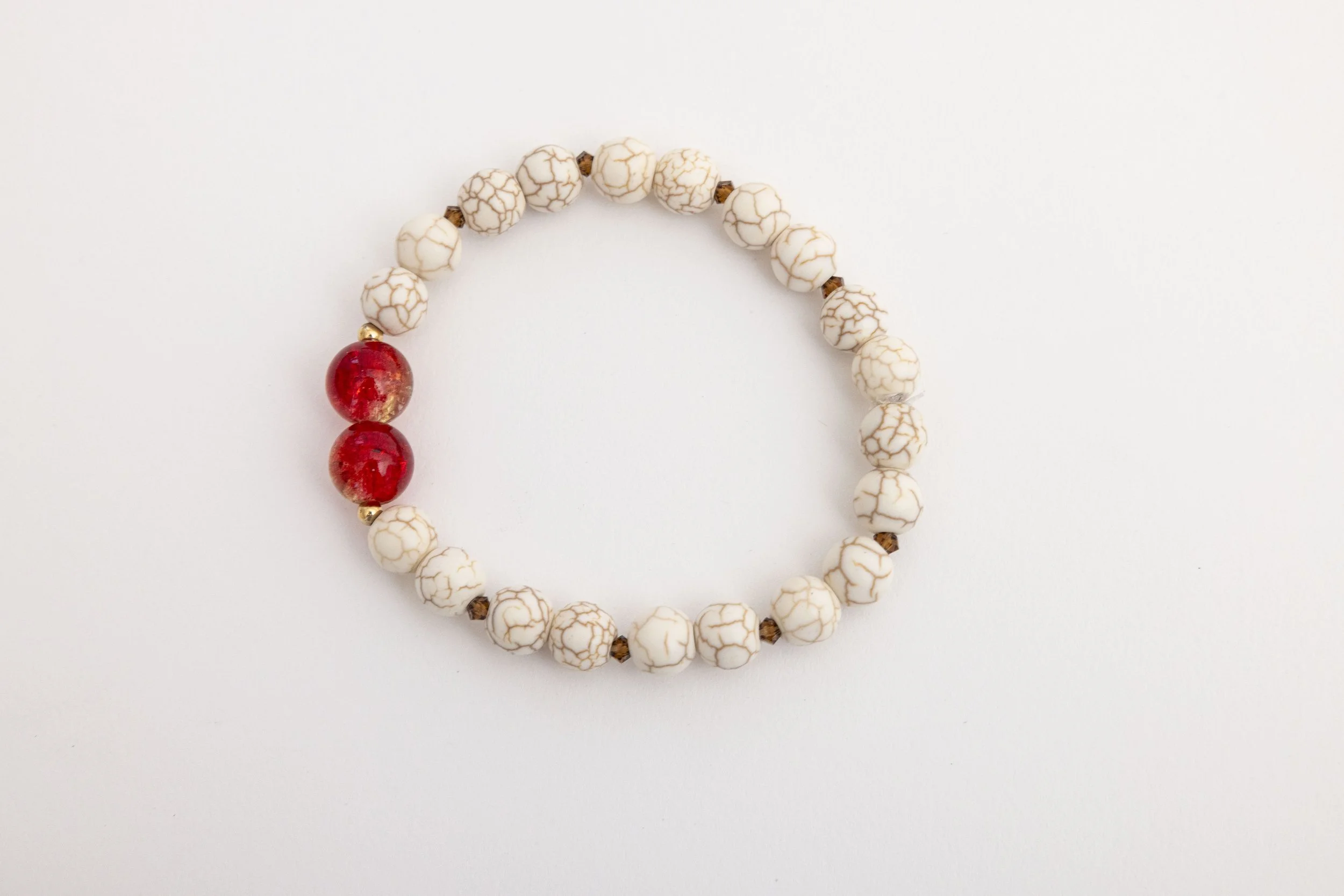 Howlite with Topaz- fond blanc_10A4101.jpg