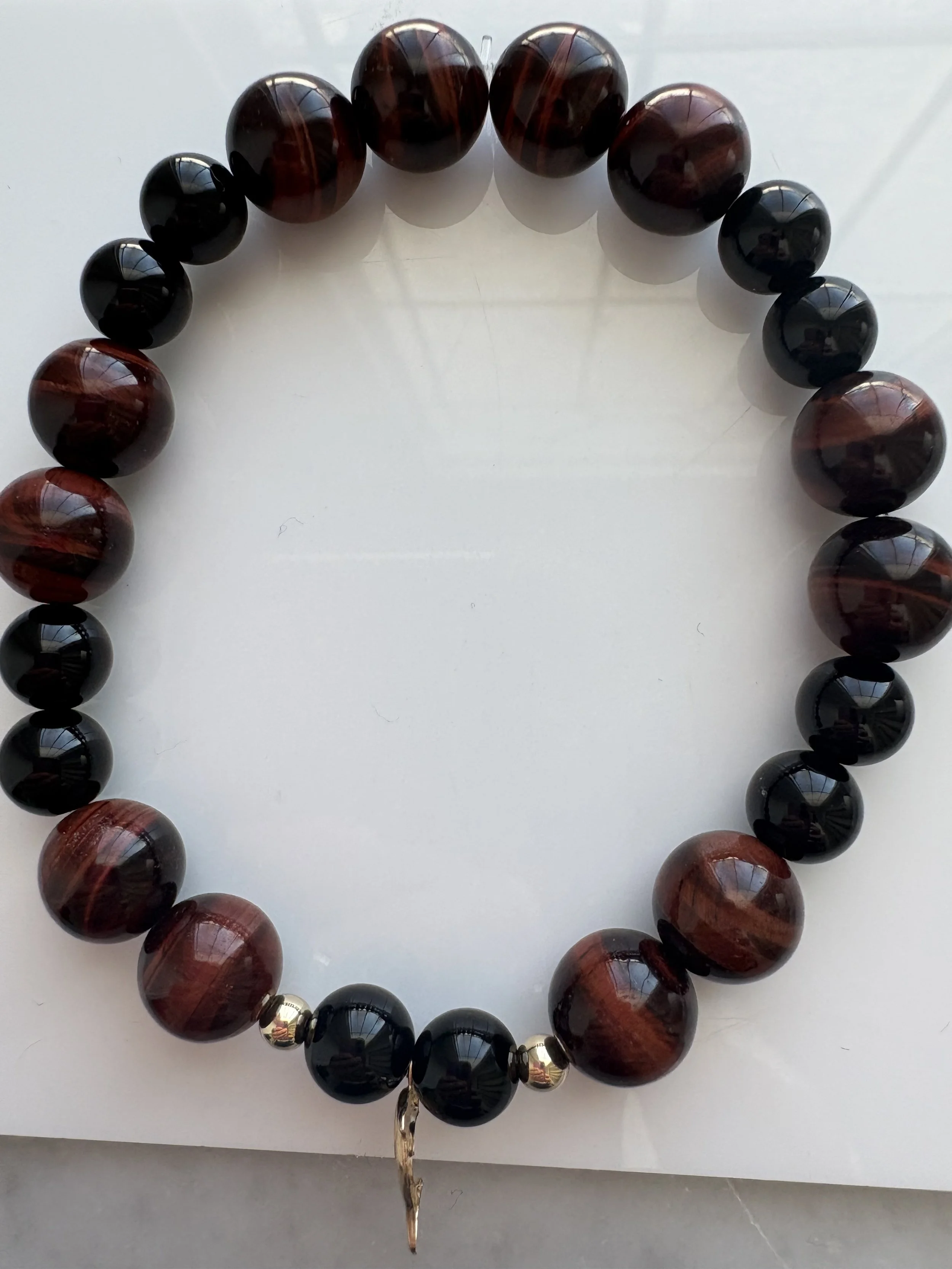 Bracelet Œil de Tigre Rouge & Onyx Noir – Or 14 Carats