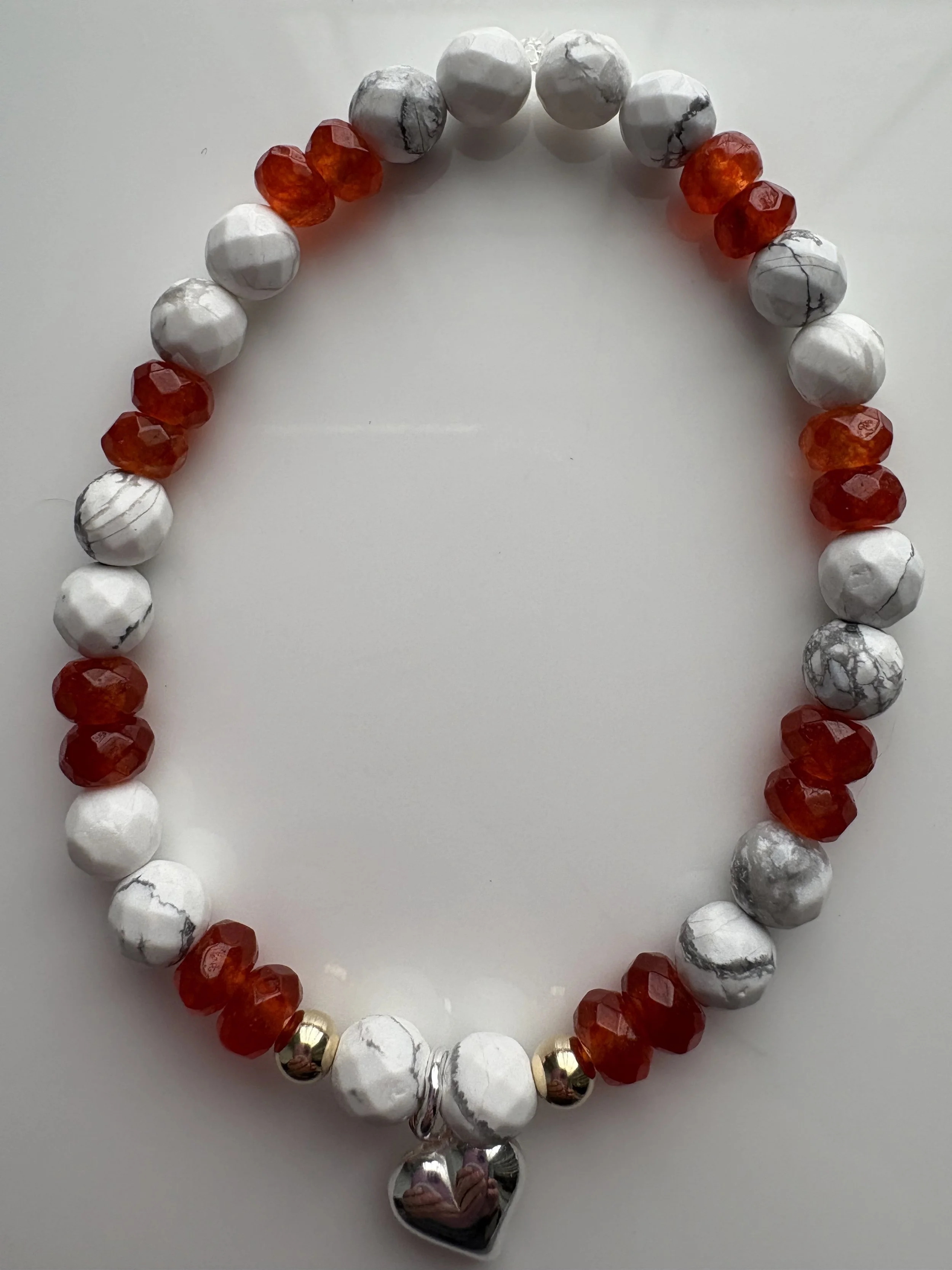 howlite et cornaline bracelet.jpg