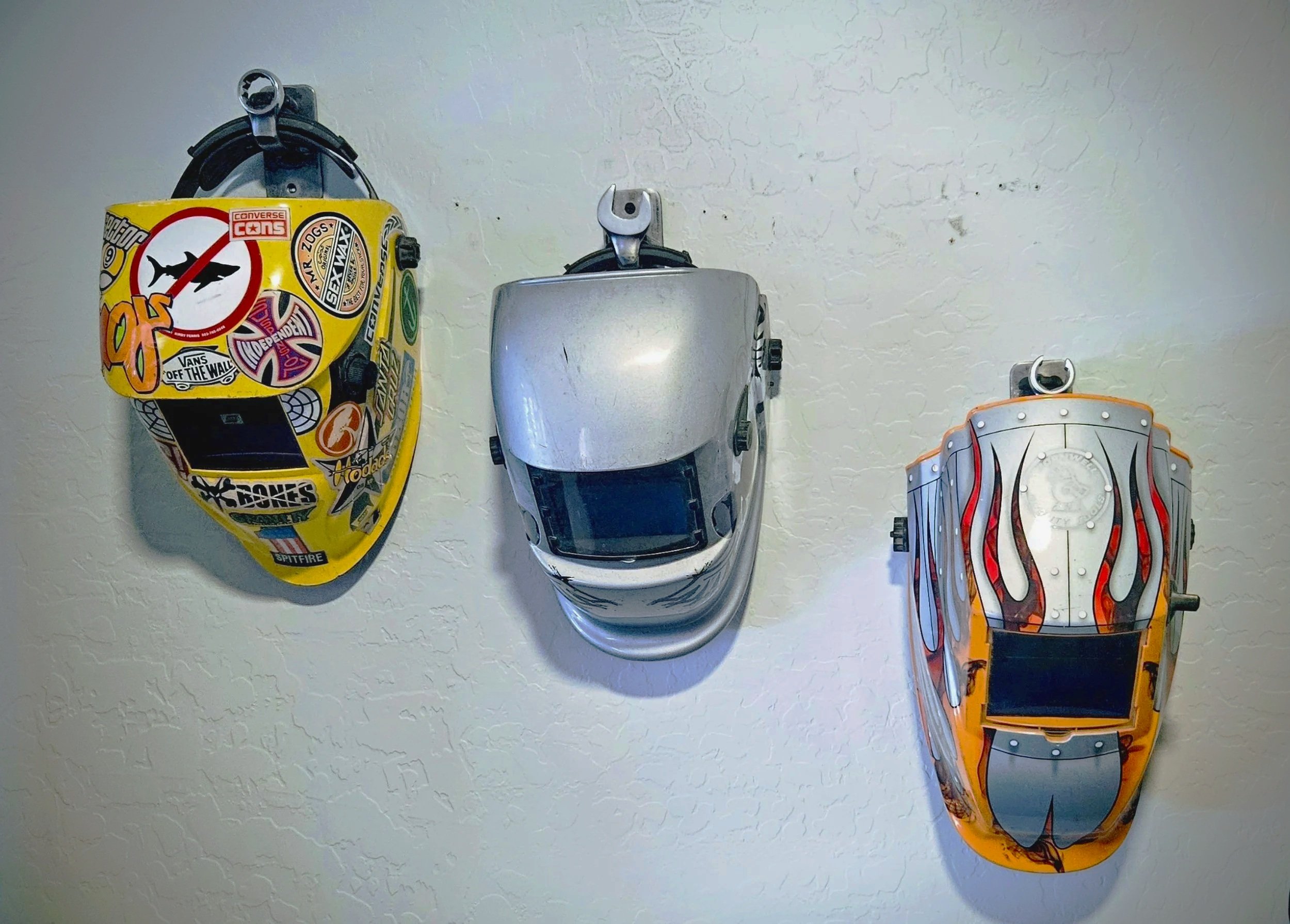 This gives you an idea of the hooks size.