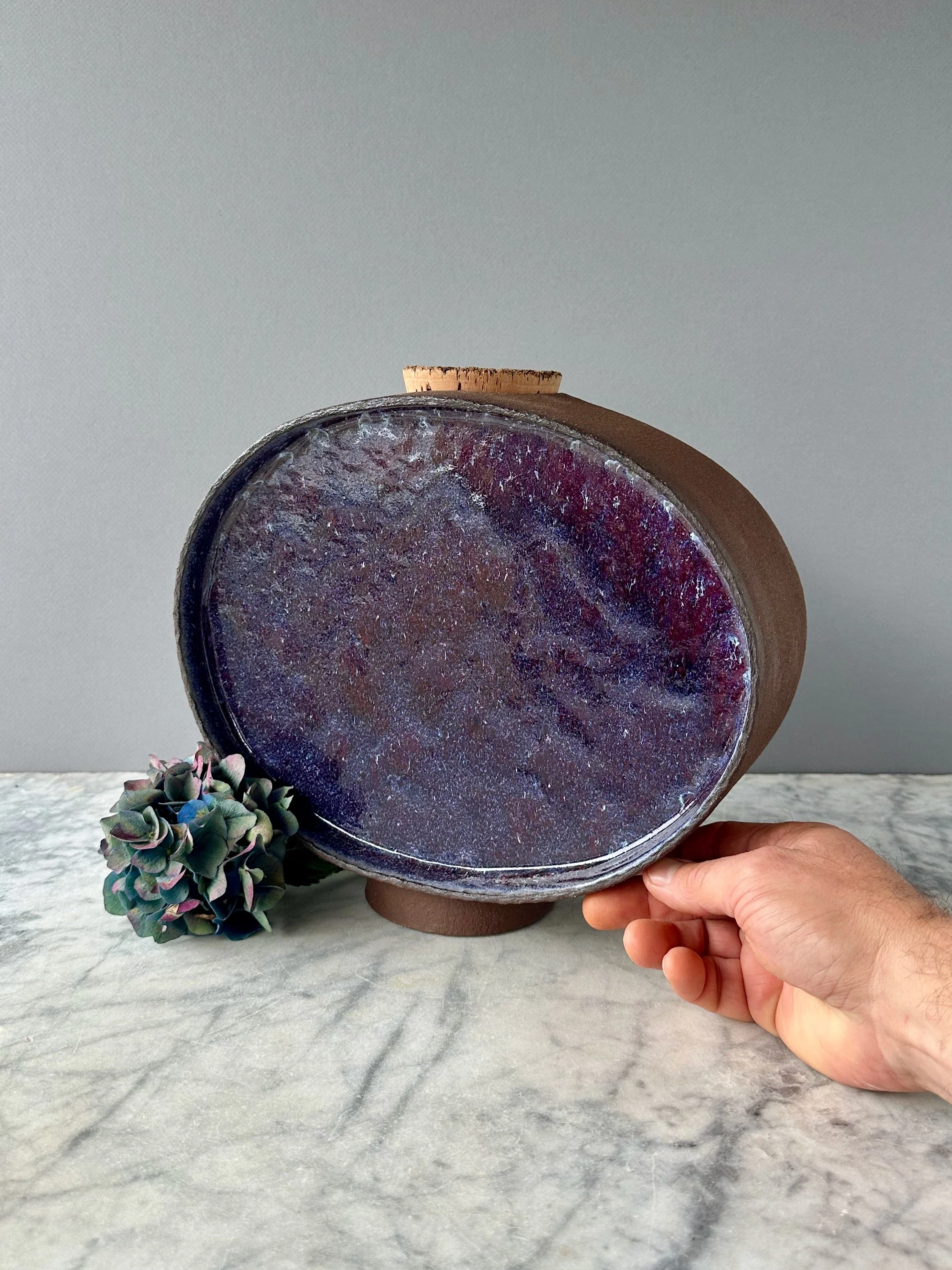 Parabola Urn -200- Full Size