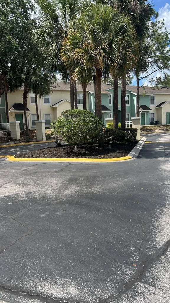 Seminole Ridge Apartments Ground Maintenance.jpg