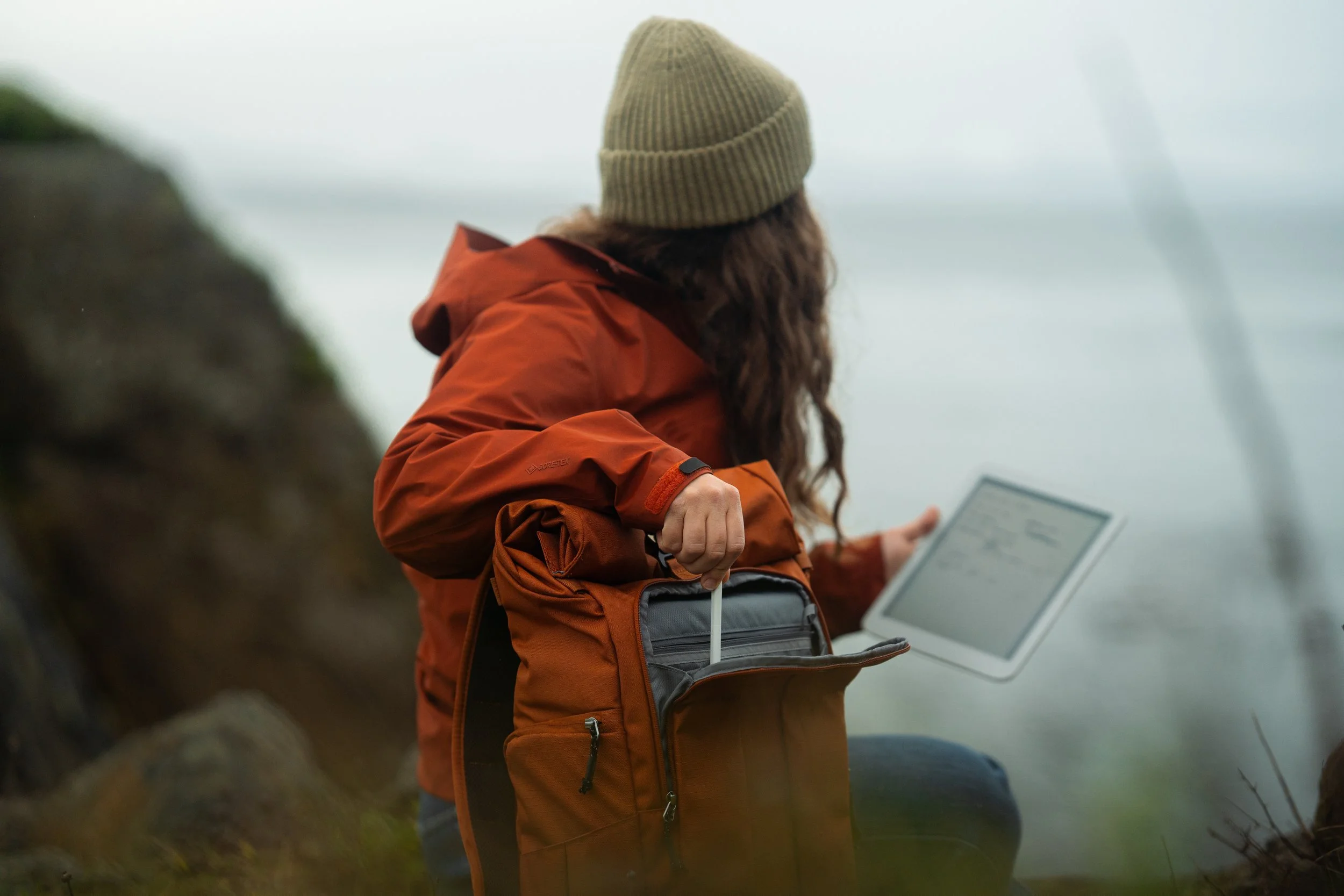 BADVisuals-lighthouse-coastal-daylightcomputer-tablet