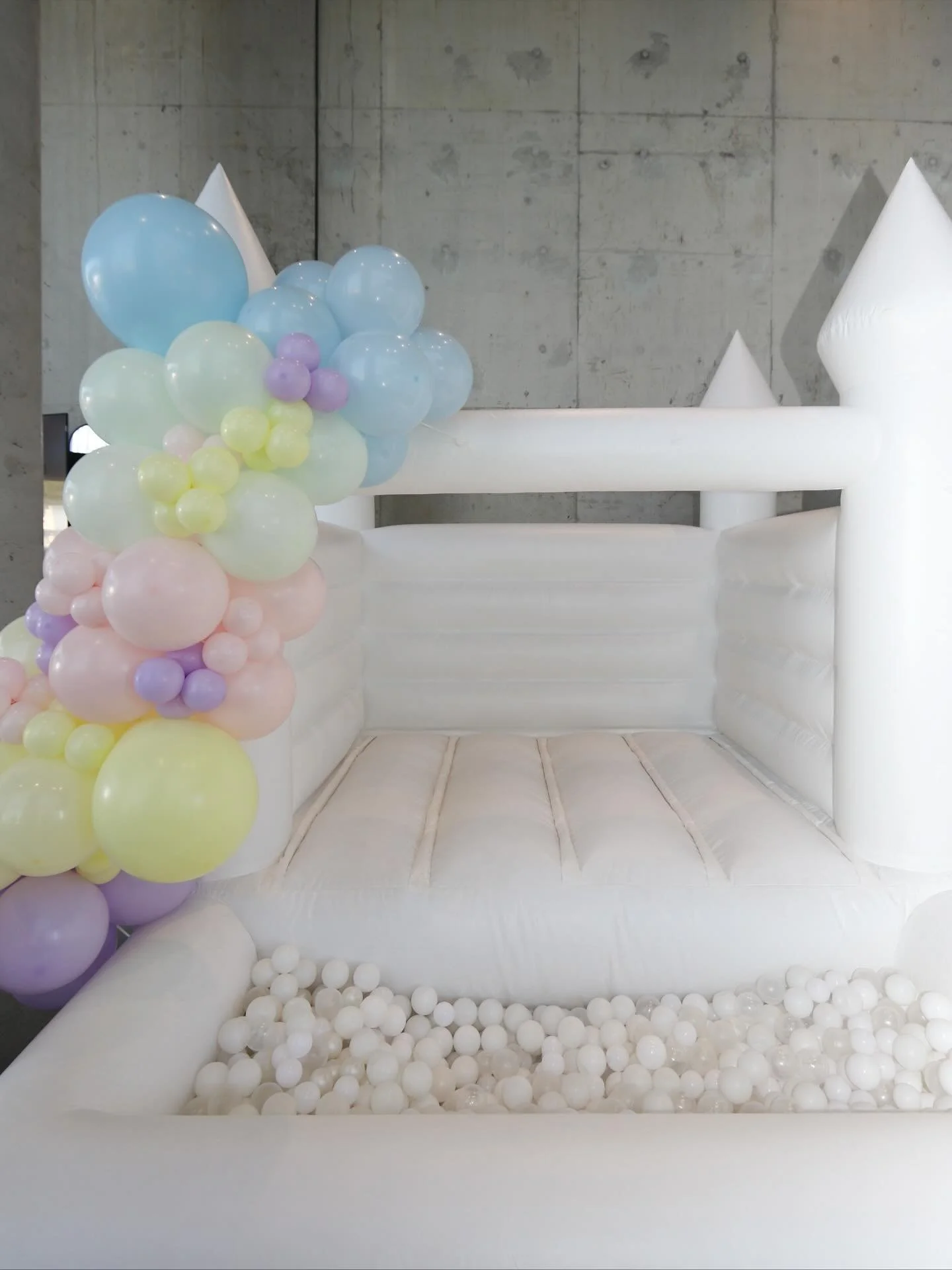 Yes&hellip; the jumping castle fits inside the venue.
Rain, heat, wind? No stress &mdash; party stays on.
Eventure Collective = indoor kids party magic. 

#jumpingcastle #kidsparty #birthday #sydneyvenue