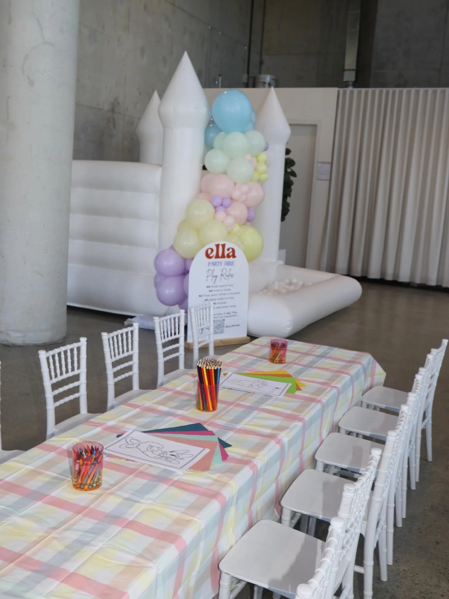 Did you know we can fit a jumping castle inside our venue? No need to worry about the weather 😉

#kidspartyvenue #sydneyvenue #jumpingcastle