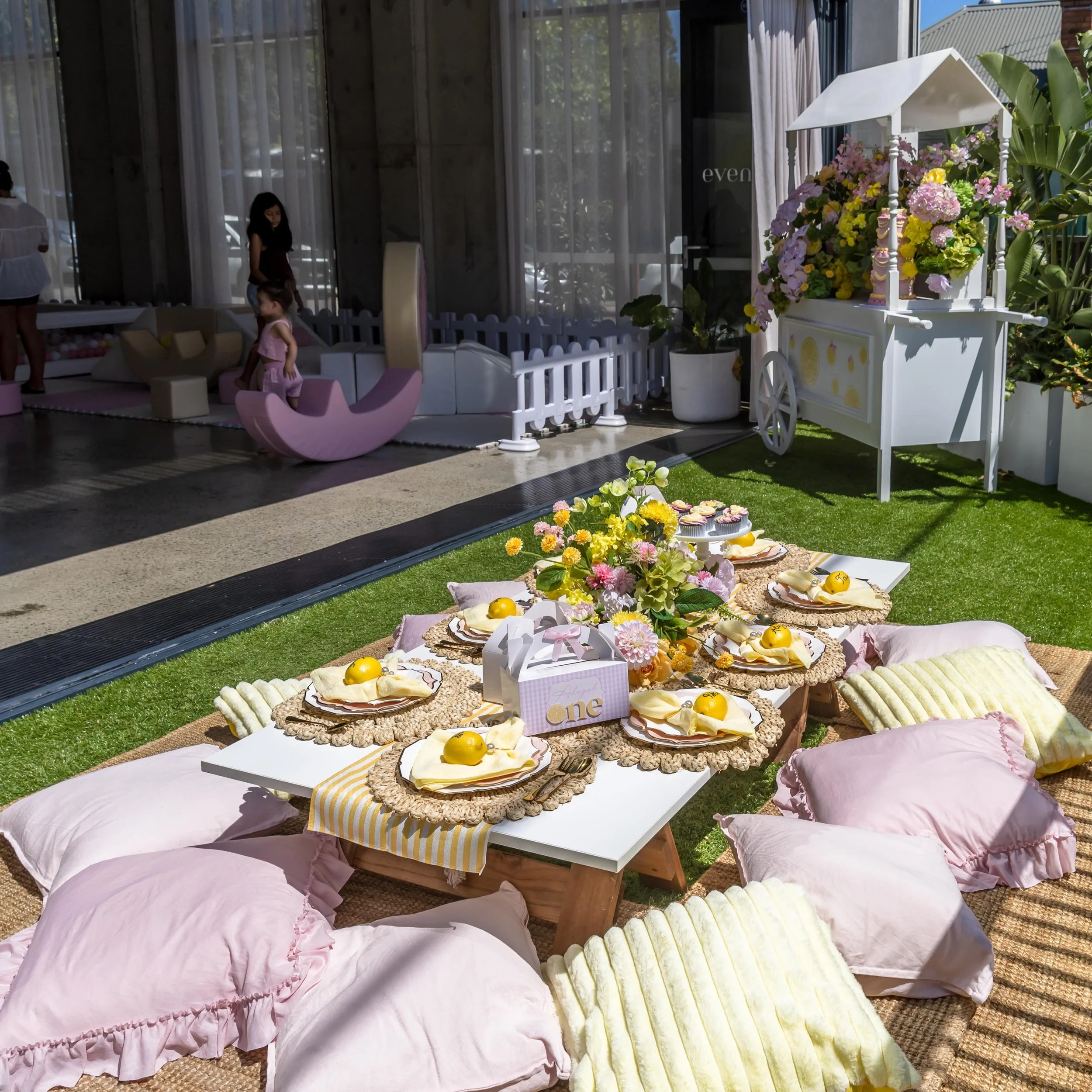 &lsquo;Sweet One&rsquo; 🌼 

As seen in CELEBRATE Magazine Issue 27 by @lifeslittlecelebrations 

Soft Play, Ball Pit &amp; Balloon Cube - @elimilio_playevents
Florals - @creations.by.suz 
Candy Cart - @prestigeeventsby.am
Balloons - @partytilyoupop_
