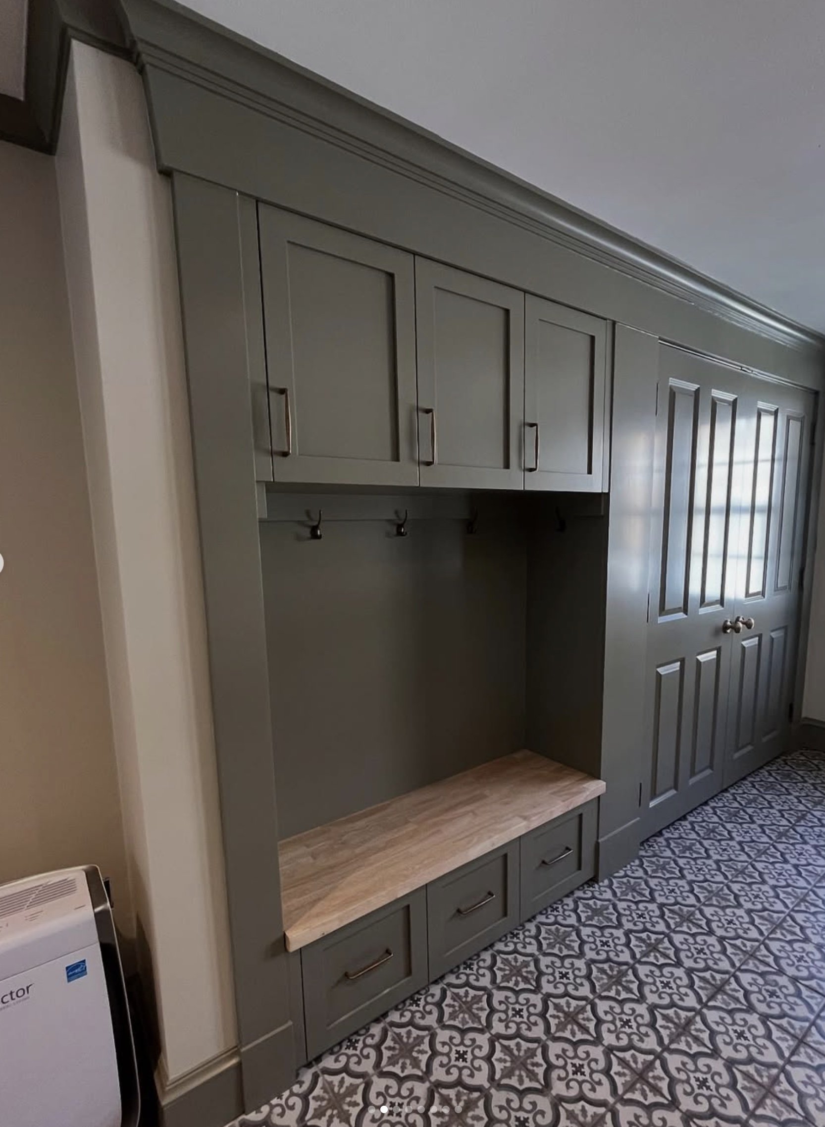 Weston_Massachusetts_Custom_Mudroom_7.jpg