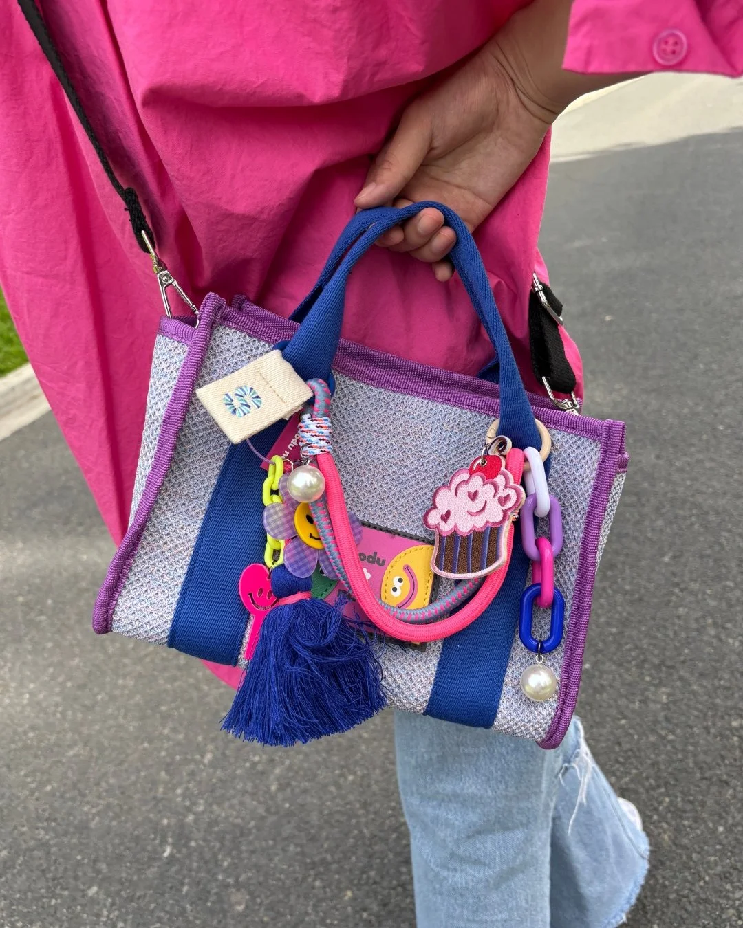 Why settle for one color when you can have them all This small canvas bag brings the fun with bold color-block trim and mix-and-match straps—because your style deserves options!   Find the ROWAN BAG in all colors o.jpg