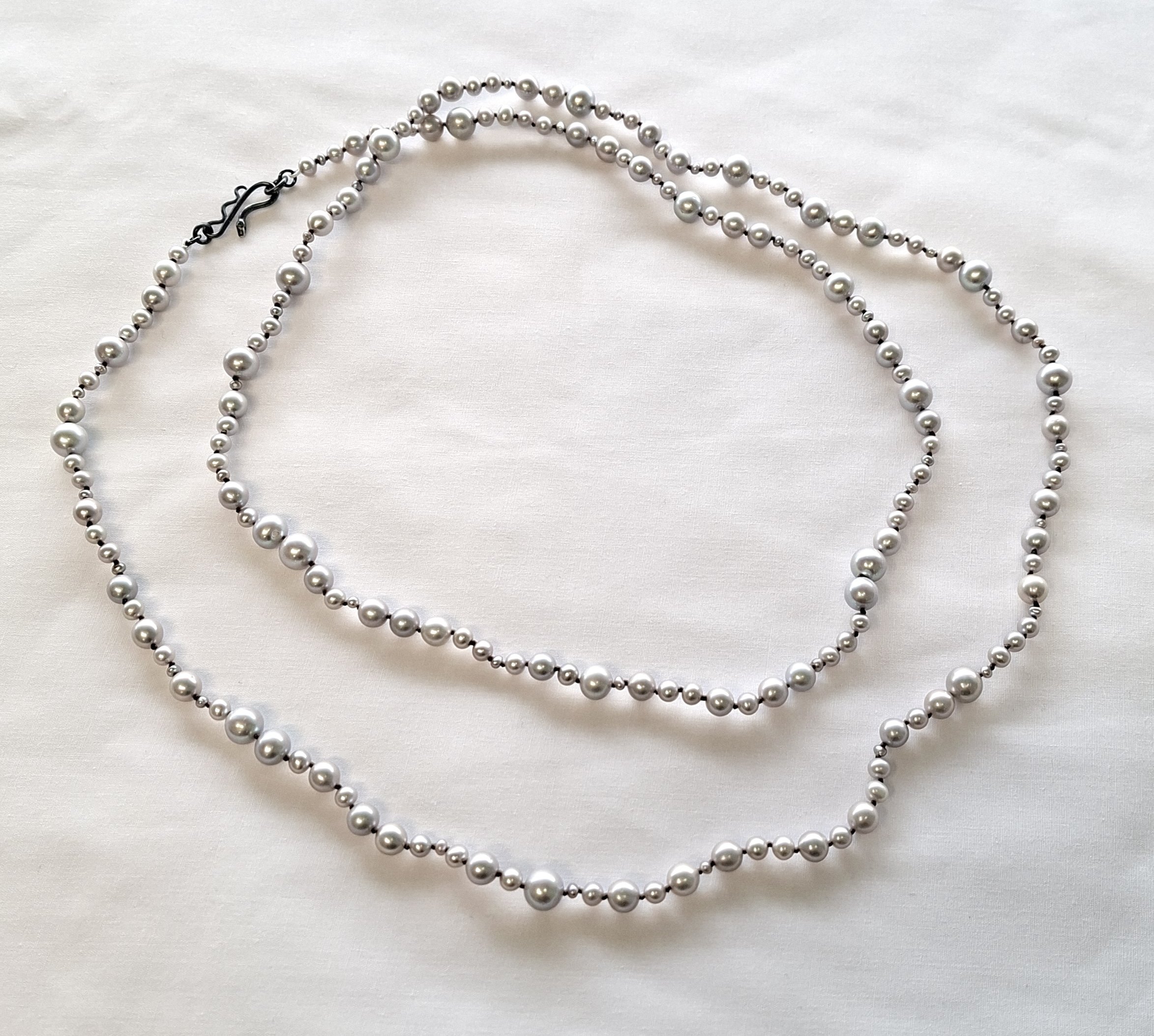 Silver/grey bubbles. Pearl strand.