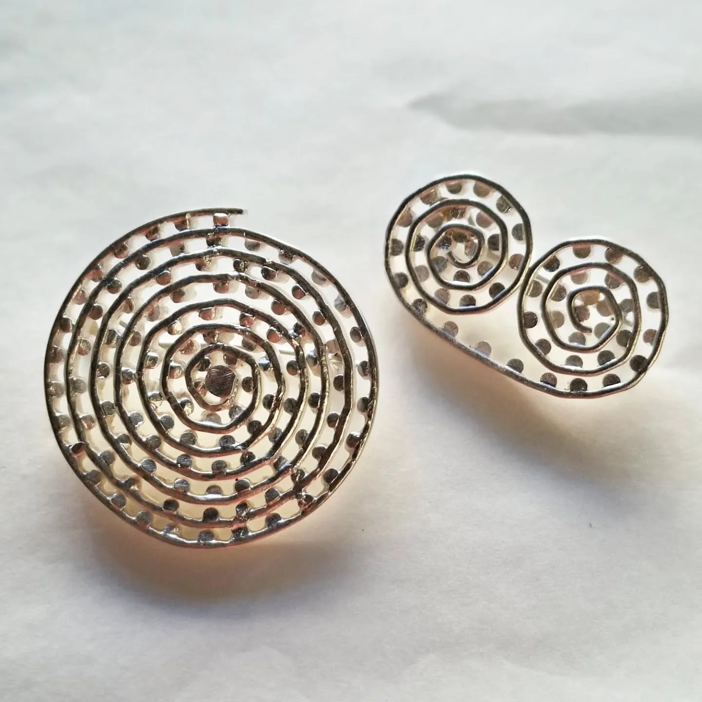 Pītau 
Sterling silver, with stainless steel pin.

I wish instagram had Fiona Apple's version of 'The whole of the moon'. 
I'm always amazed at how different versions of the same song have the ability to conjure up different people for us. 
The Apple