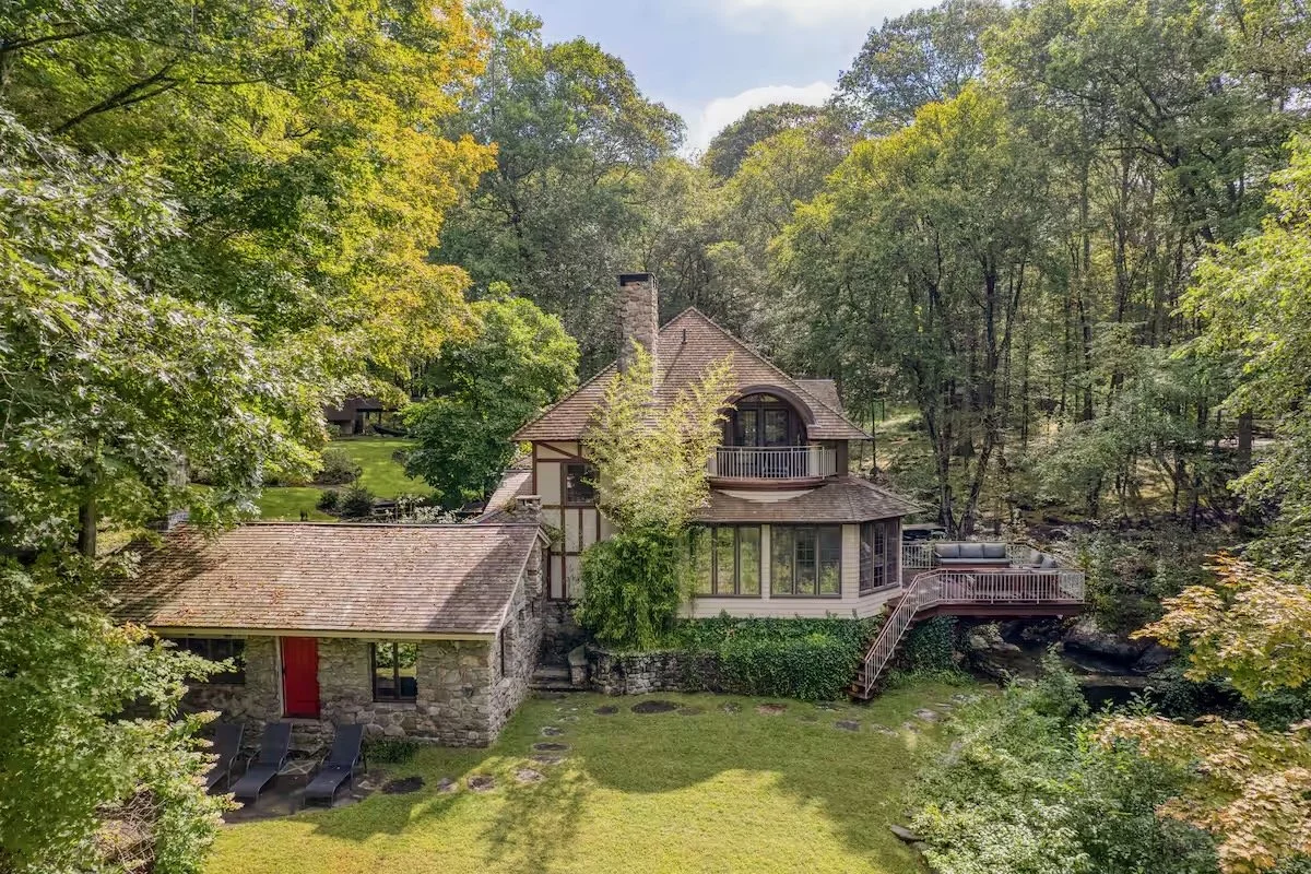 The Well Maiden, Killingworth Connecticut 