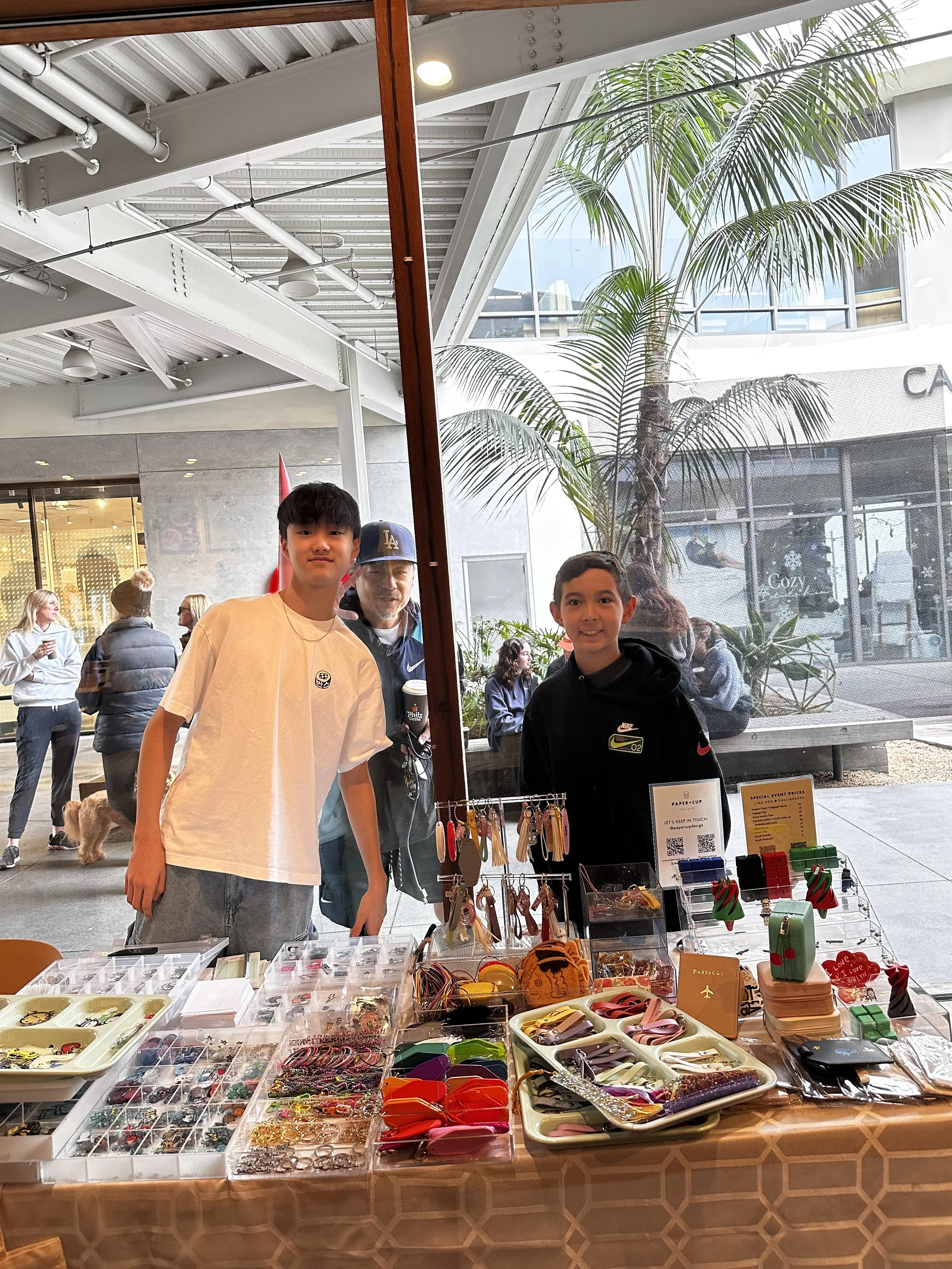 06-RealWorld-Philz-2025-popup-with-daniel-young-friend-and-thomas-manager-age15.jpg
