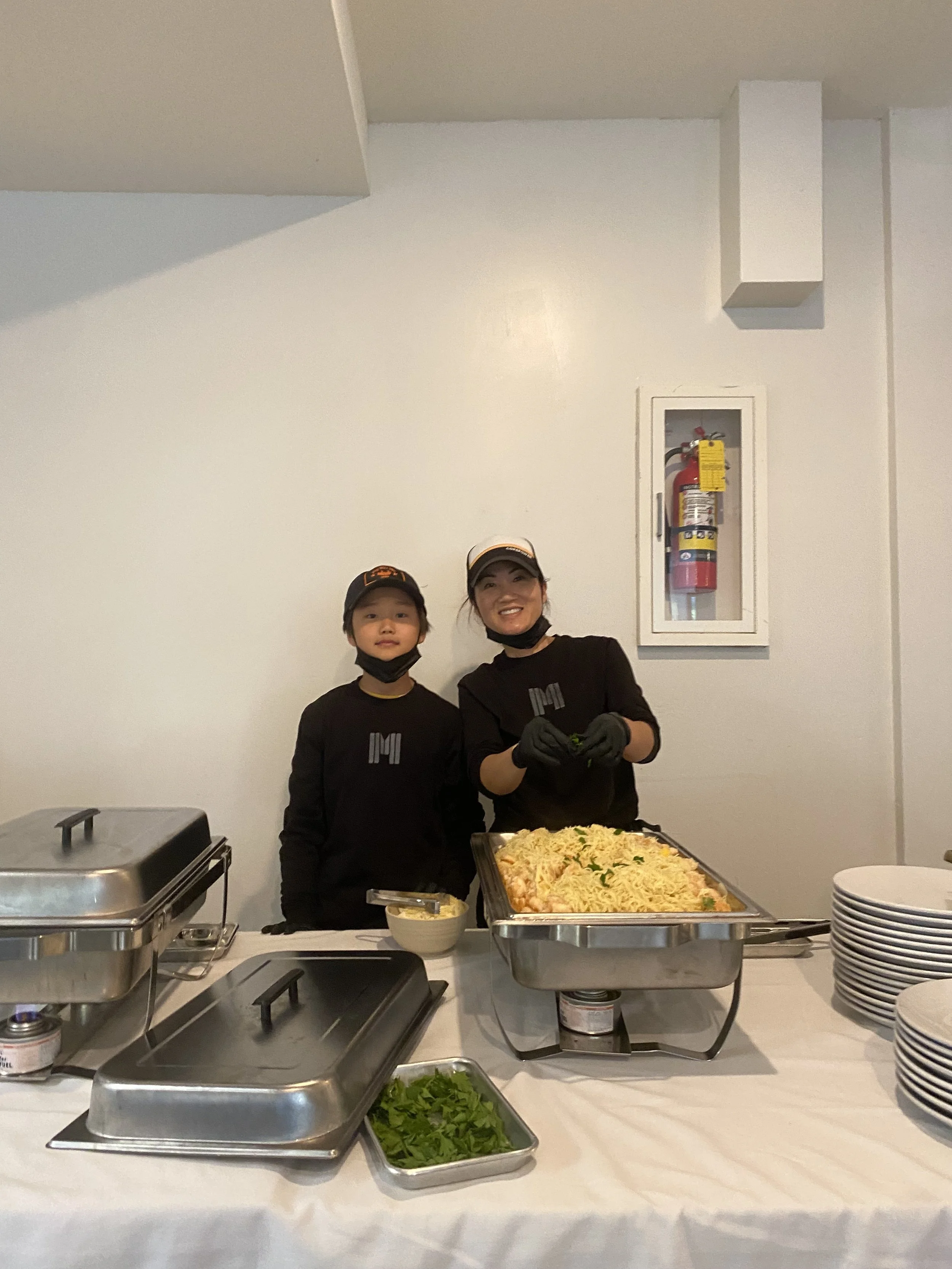 06-RealWorld-FH-work-2022-servingfood.jpg