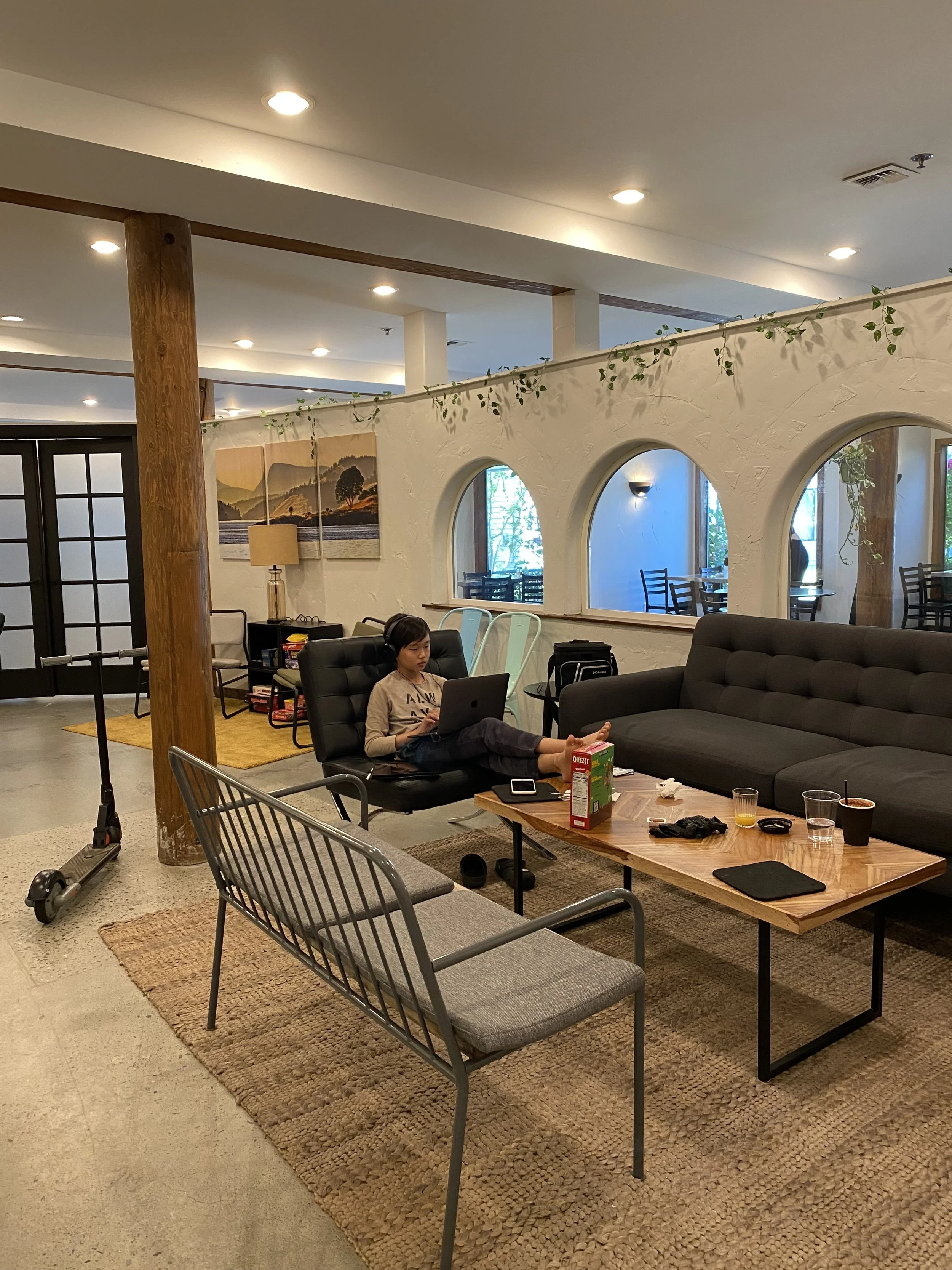 06-RealWorld-FH-work-2022-game-dev-lounge.jpg