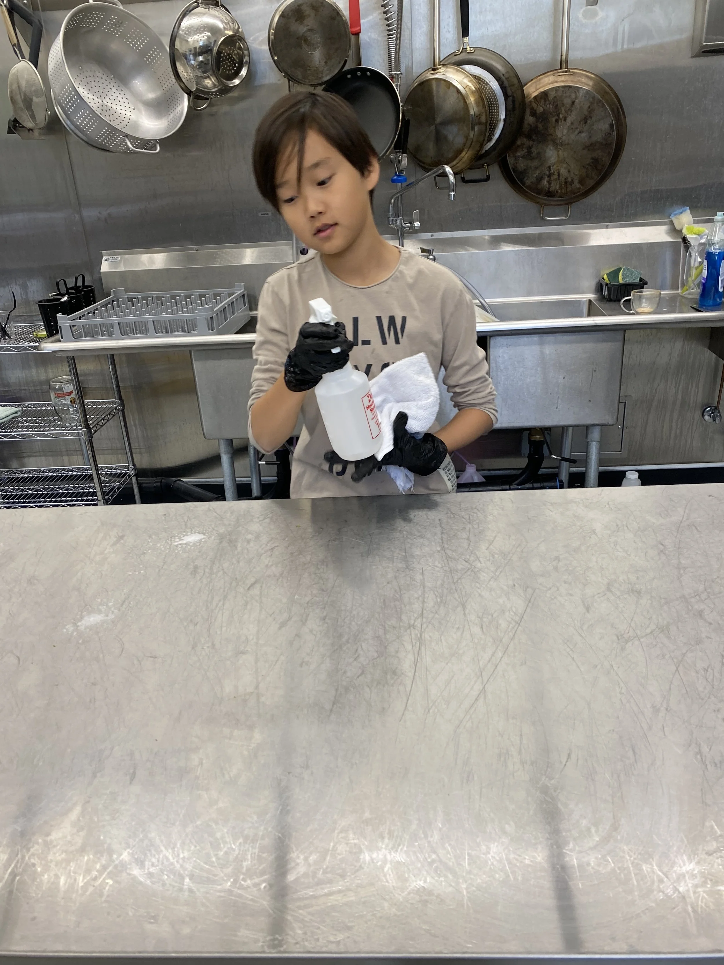 06-RealWorld-FH-work-2022-cleaning.jpg