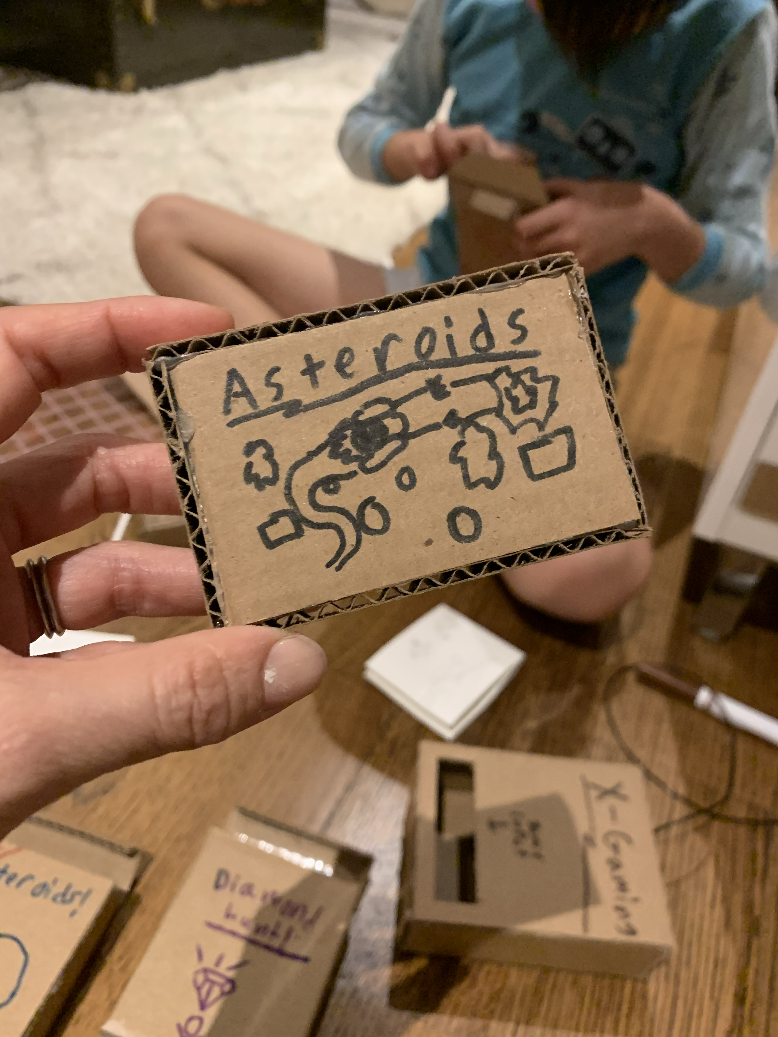 01-EarlyMaker-cardboard-game-cartridge-asteroids-age8.png