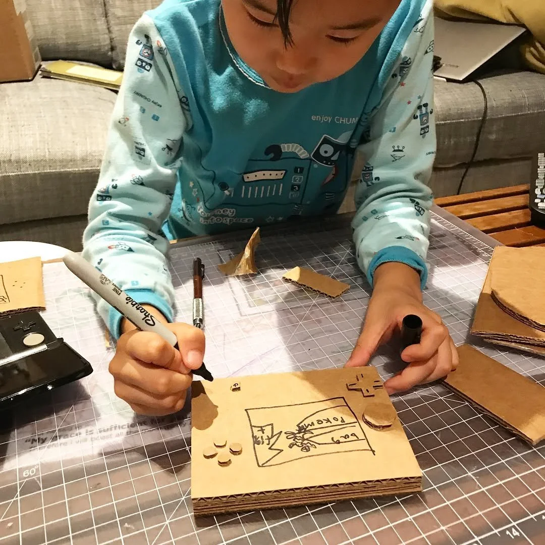 01-EarlyMaker-cardboard-game-console-drawing-age8.jpg