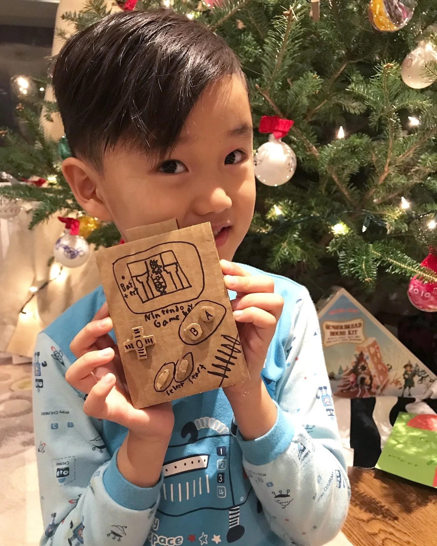 01-EarlyMaker-cardboard-game-cartridge-christmas-age8.jpg